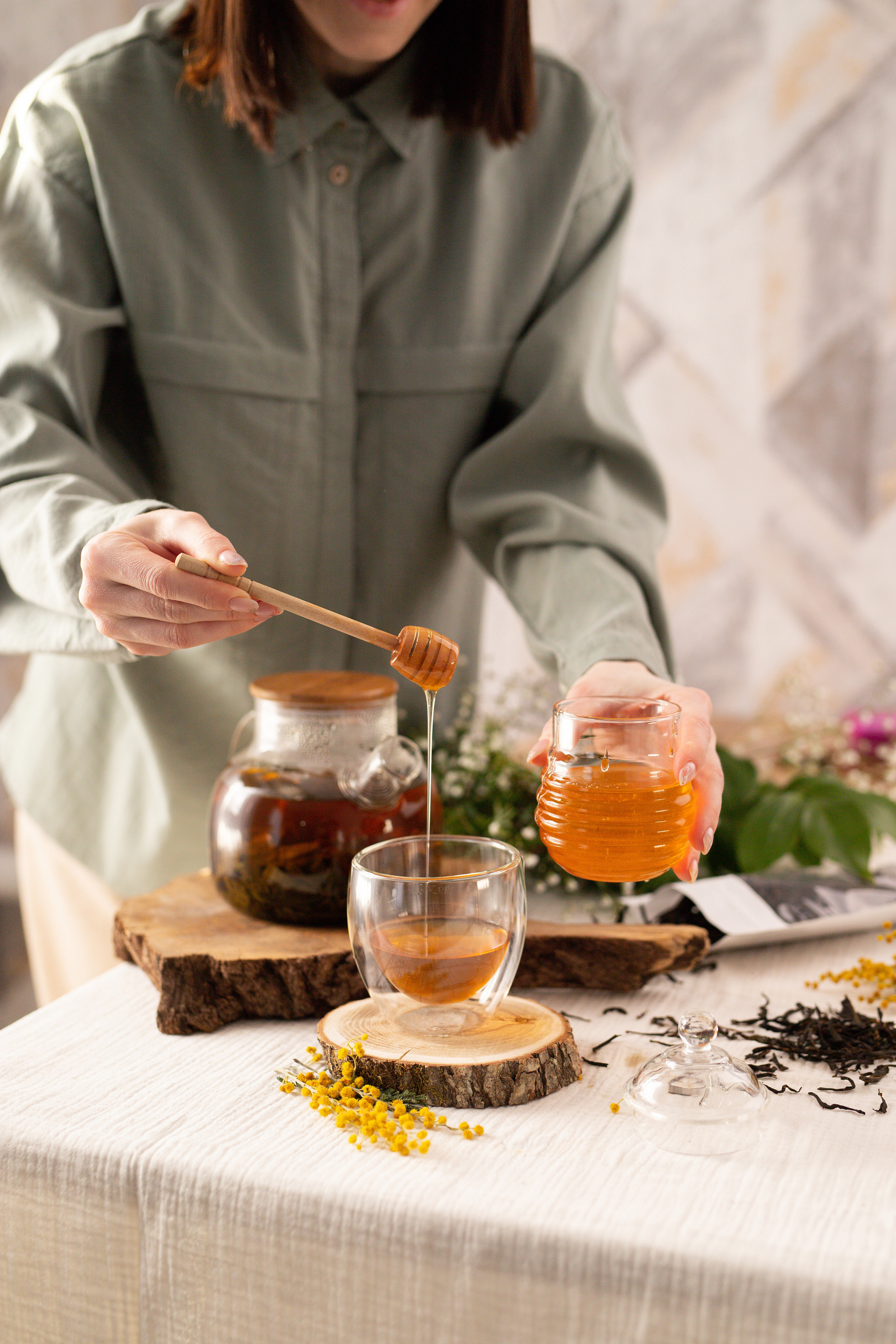 съемка чая и трав для магазина в Астрахани. контент съемка. чай и травы. съемка еды. чашка чая и заварка. мед. чай с медом.