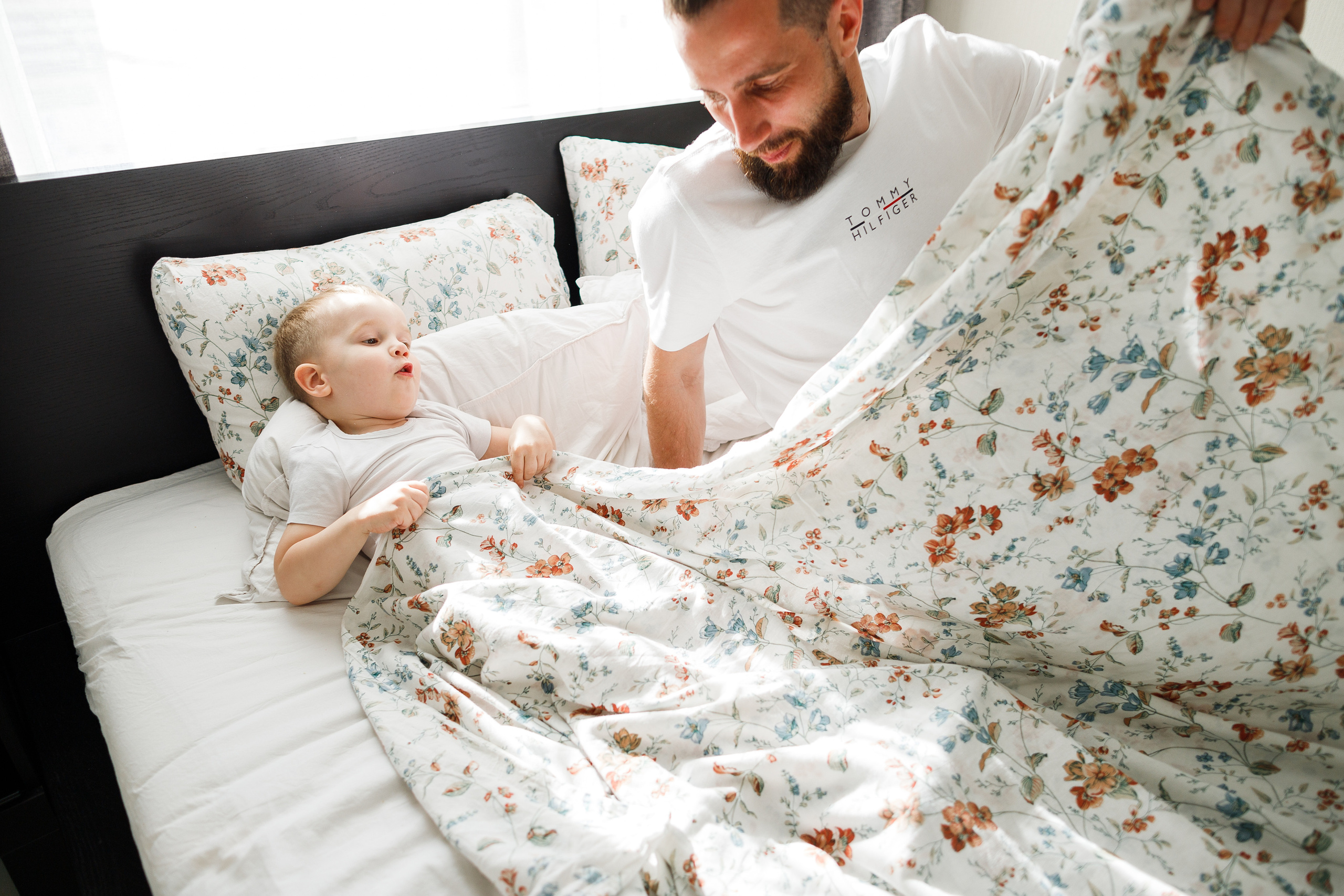 Семейная съемка дома в Астрахани, муж, беременная жена, ребенок.