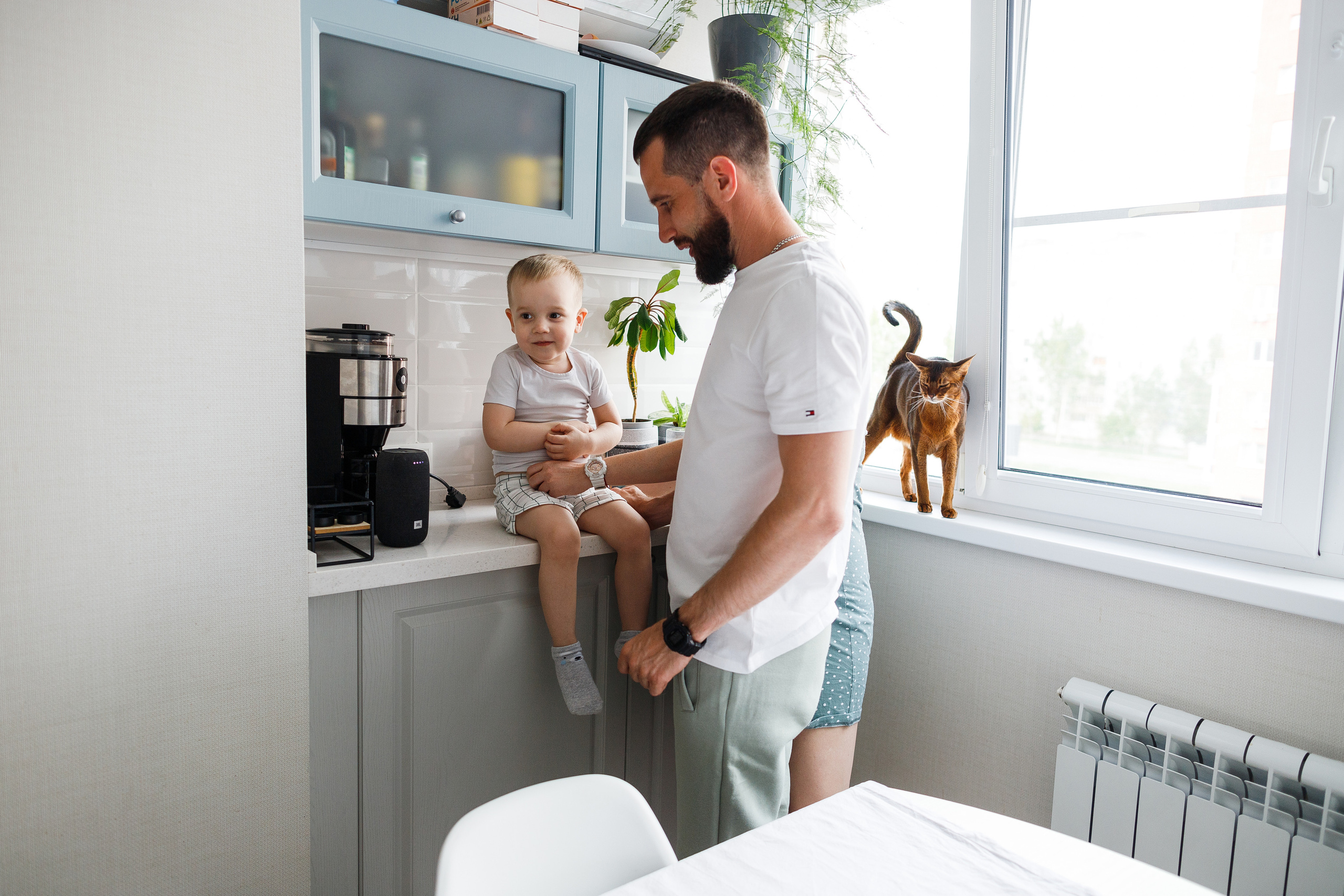 Семейная съемка дома в Астрахани, муж, беременная жена, ребенок.