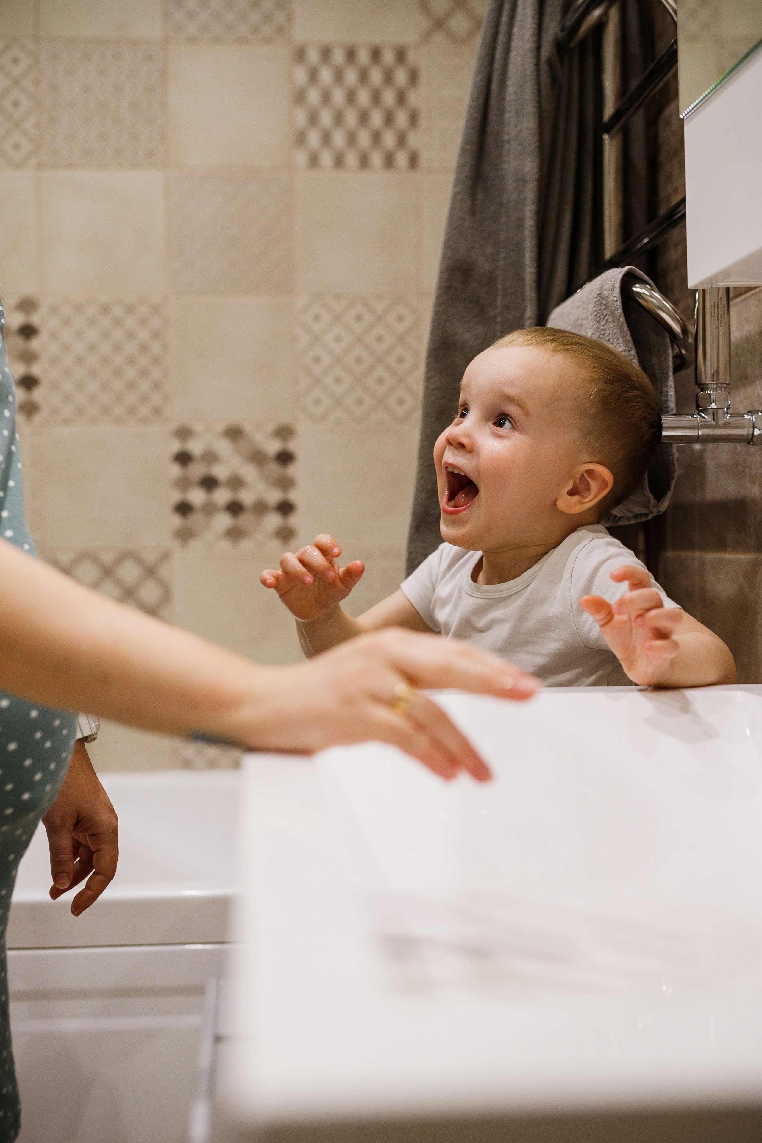 Семейная съемка дома в Астрахани, муж, беременная жена, ребенок.