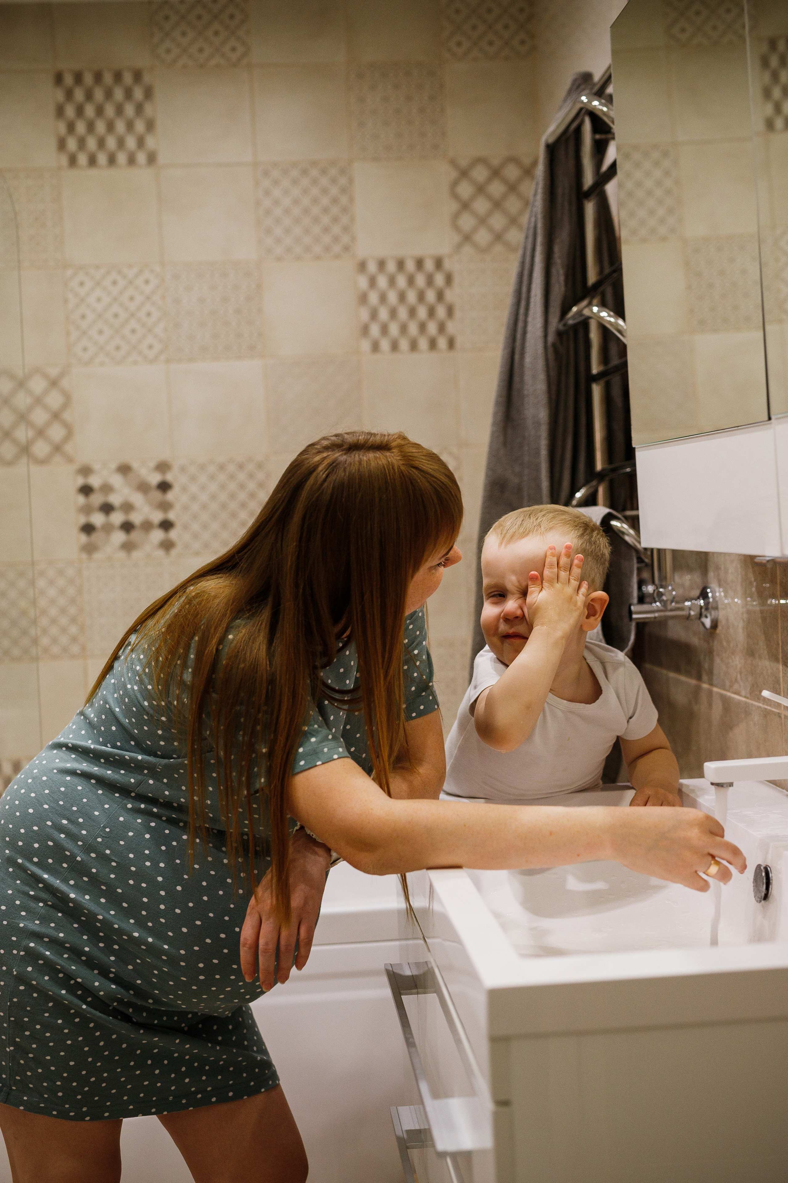 Семейная съемка дома в Астрахани, муж, беременная жена, ребенок.