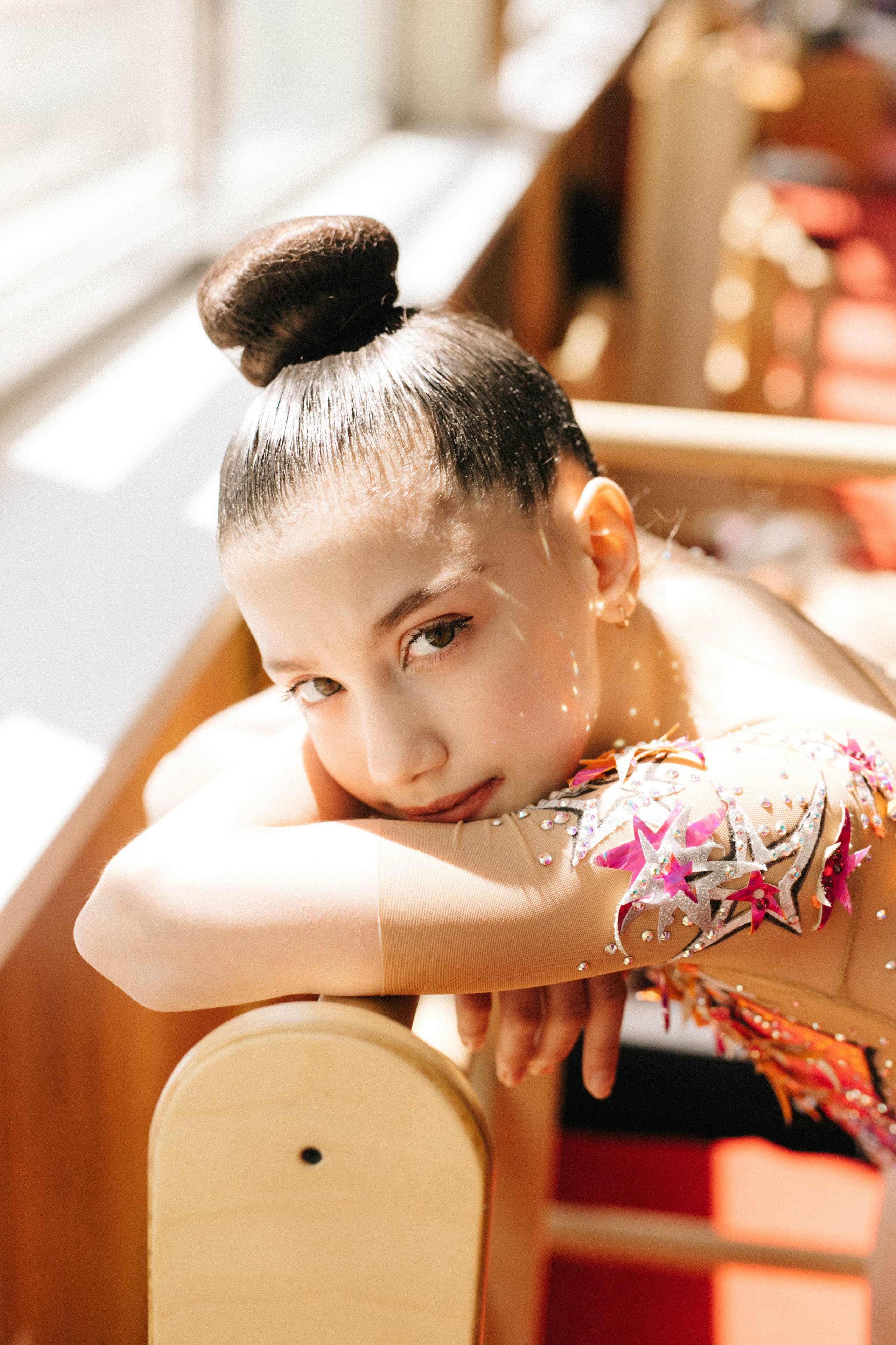 Фотосессия юной гимнастки Леры, Спортивная школа им. Л. А. Тихомировой по художественной гимнастике в Астрахани. Портрет гимнастки. Гимнастика. Гимнастические костюмы.