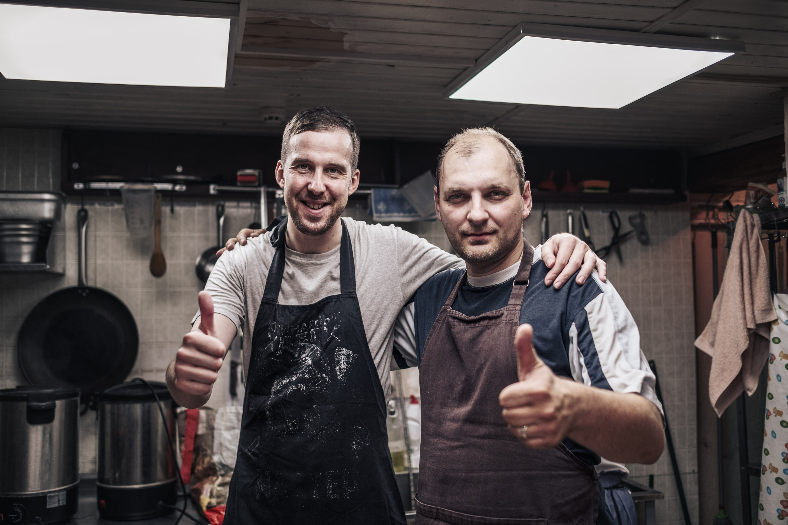 Готовка для бездомных и кормление их в Москве. Фотограф в Москве Максим Скоробогатов