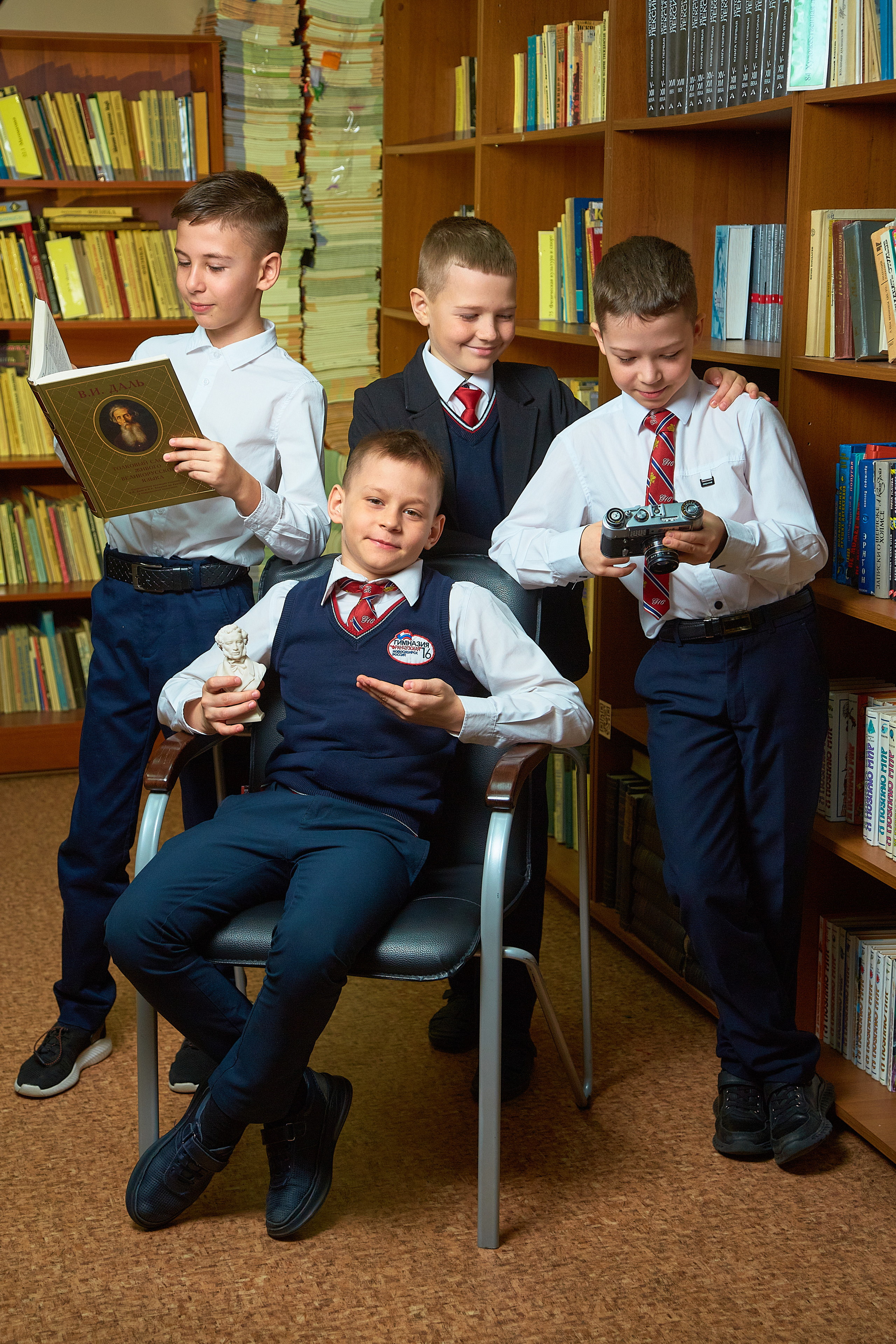 Школьная фотосъемка в библиотеке. Выпускной альбом Новосибирск