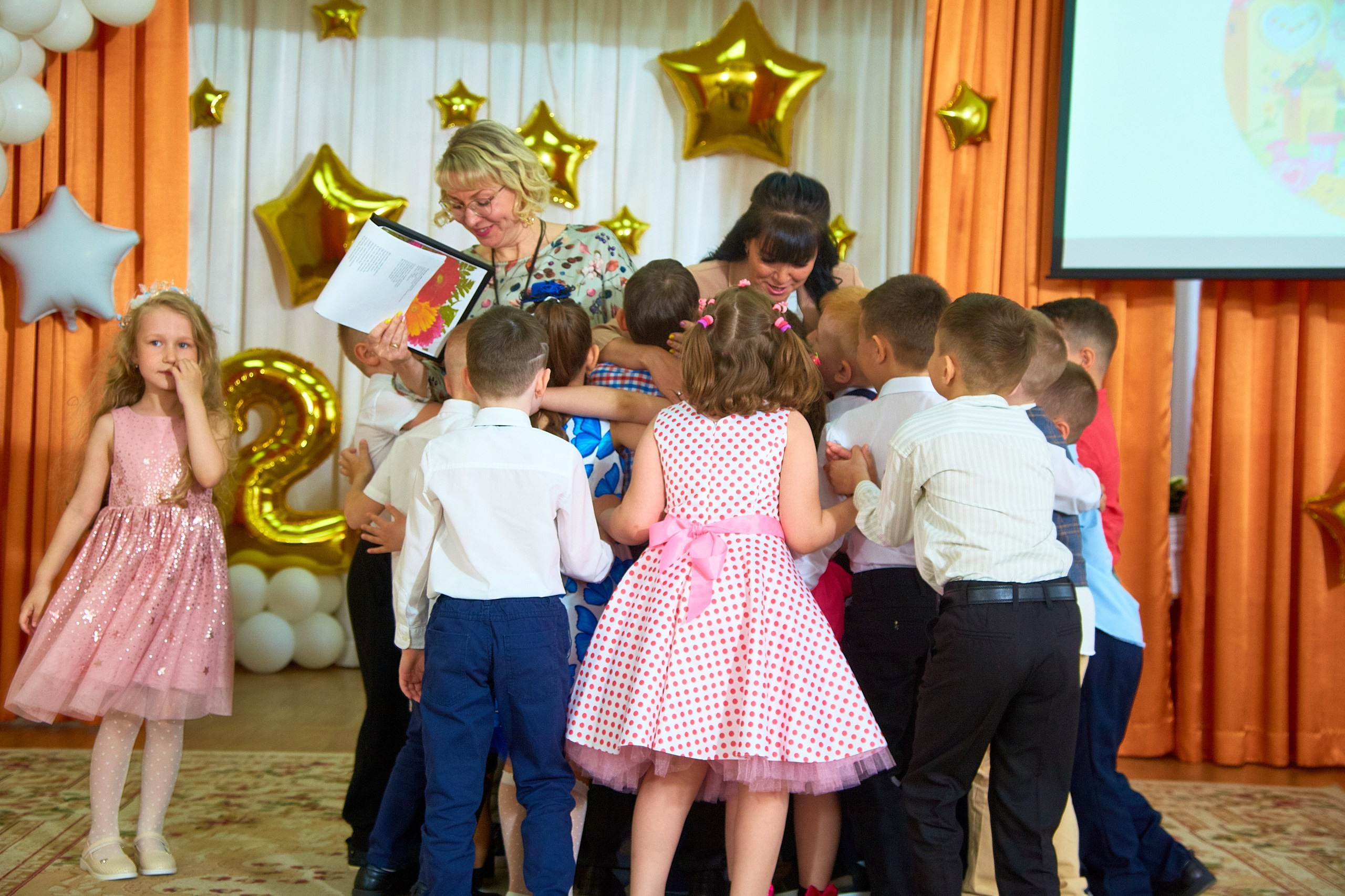 Обнимашки с воспитателями