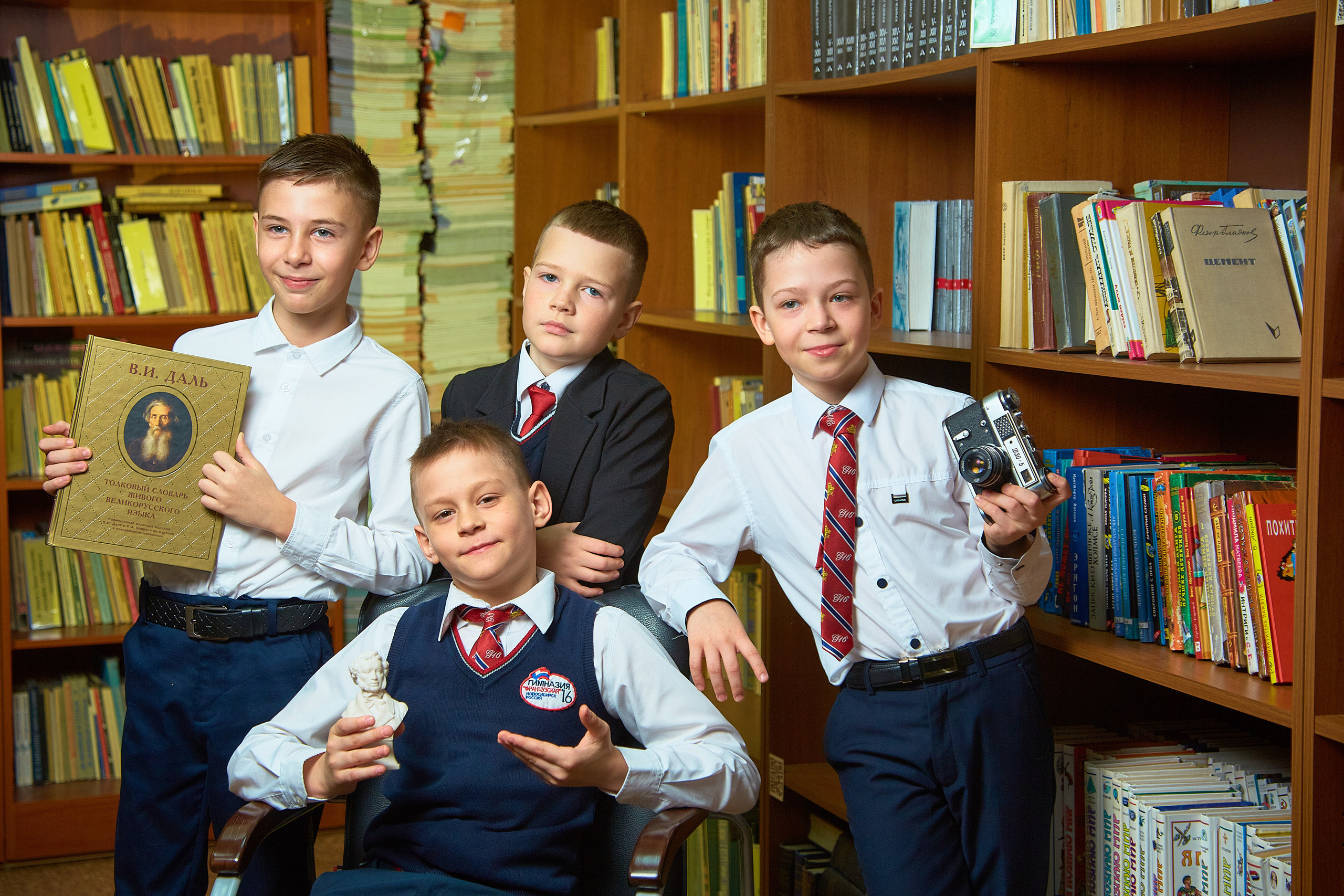 Школьная фотосъемка в библиотеке. Выпускной альбом Новосибирск