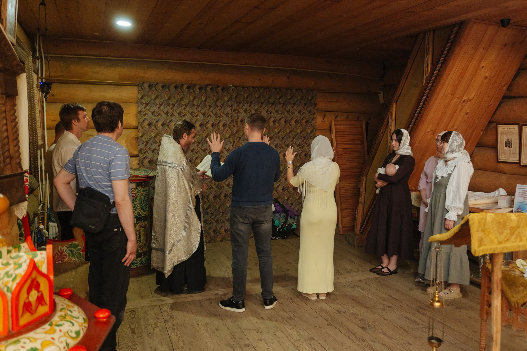 Крещение Храм Покрова Пресвятой Богородицы в парковом комплексе Усадьба Богословка, где лучше крестить в Питере, как записаться на крещение, лучший храм, церковь, собор для крещения, фотограф на крещение СПб