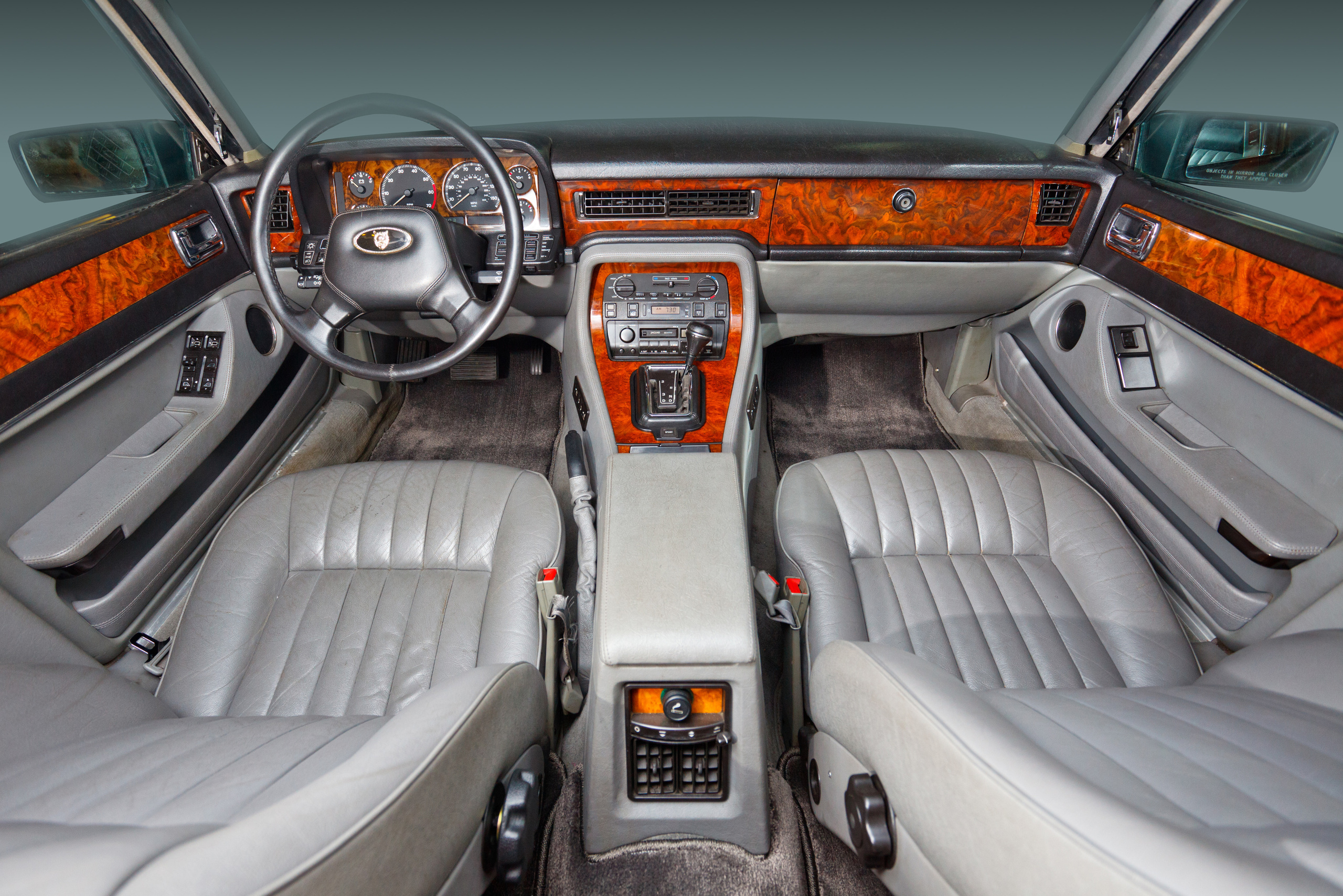 Jaguar XJ фото после реставрации в Britgarage. Фотограф Сергей Лукьянов @xapeton_photo Москва