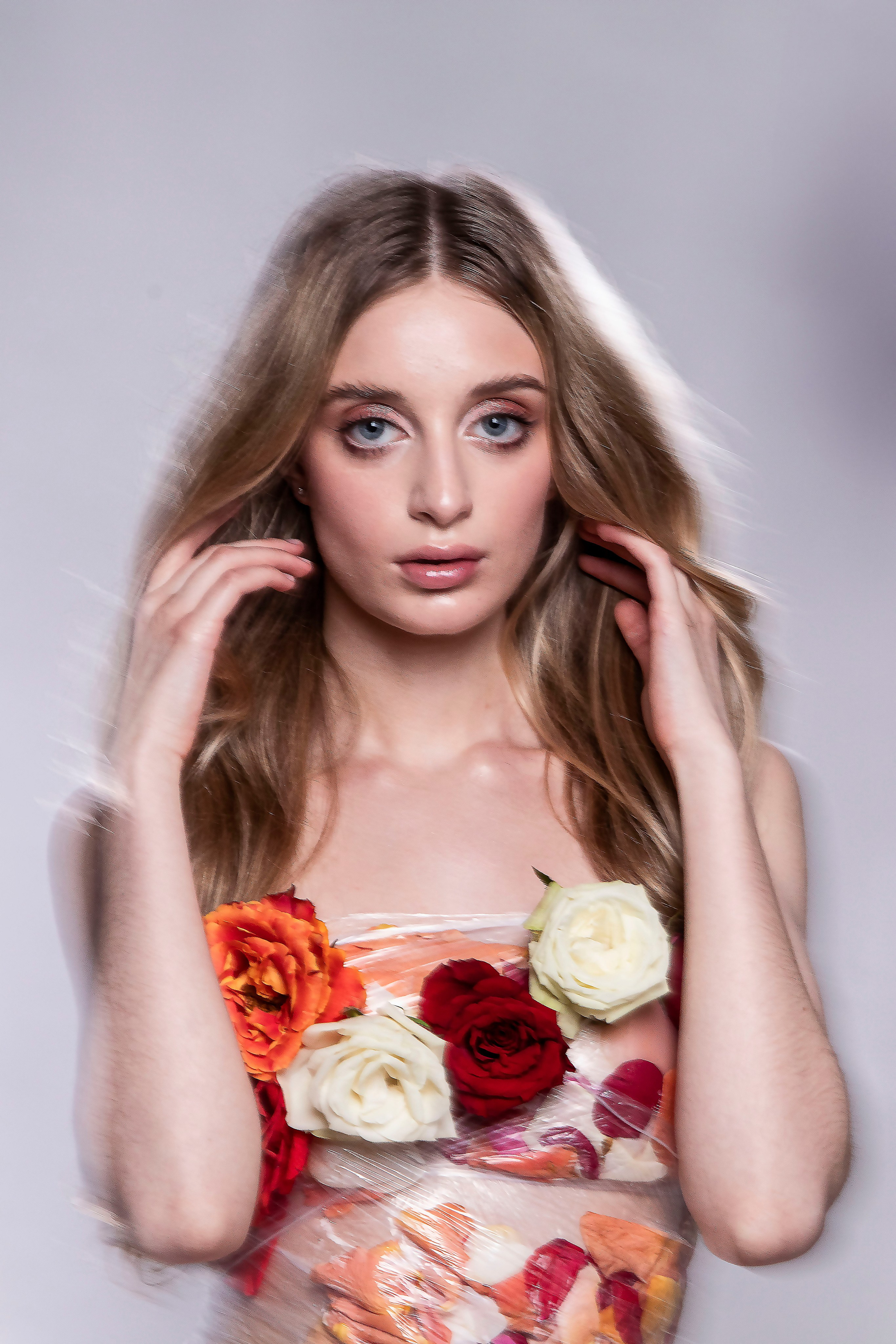 Минимализм и движение: творческая фотосессия на циклораме. Портретный фотограф в Санкт-Петербурге Савельева Ольга