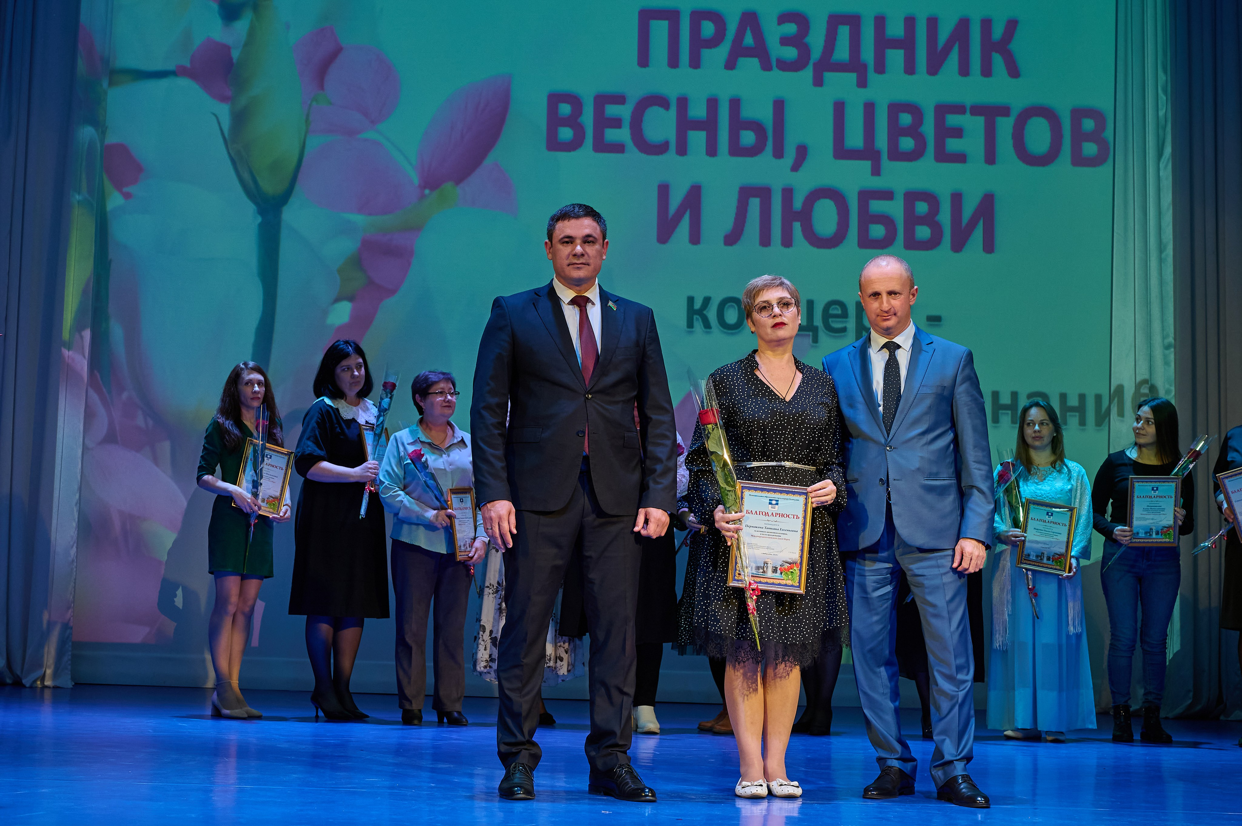 8 марта Марьина роща. Жизнь курорта Кабардинка в фотографиях