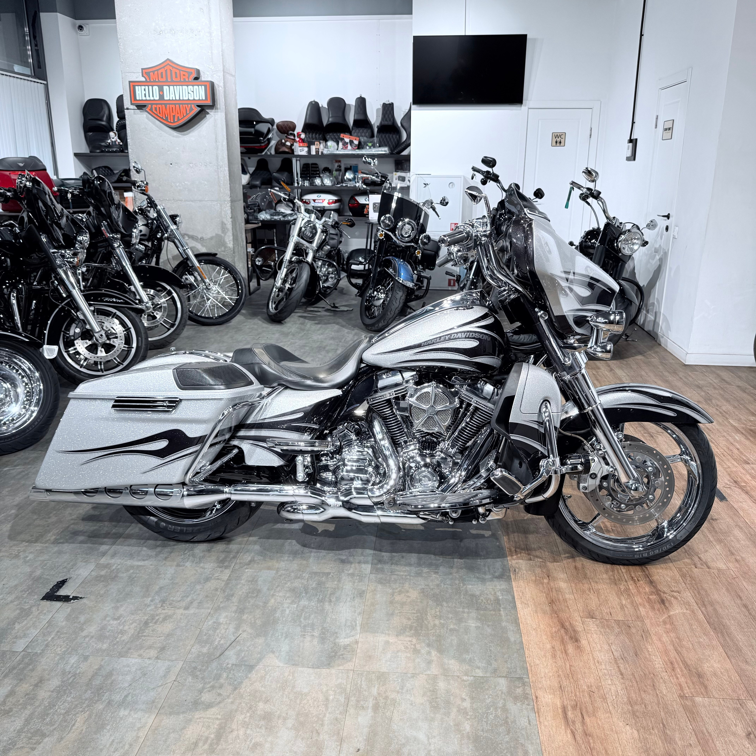 2015 CVO Street Glidе Sреcial 110 Наrd Сandy Сustоm. Hello Davidson, Москва. Только хорошие мотоциклы…