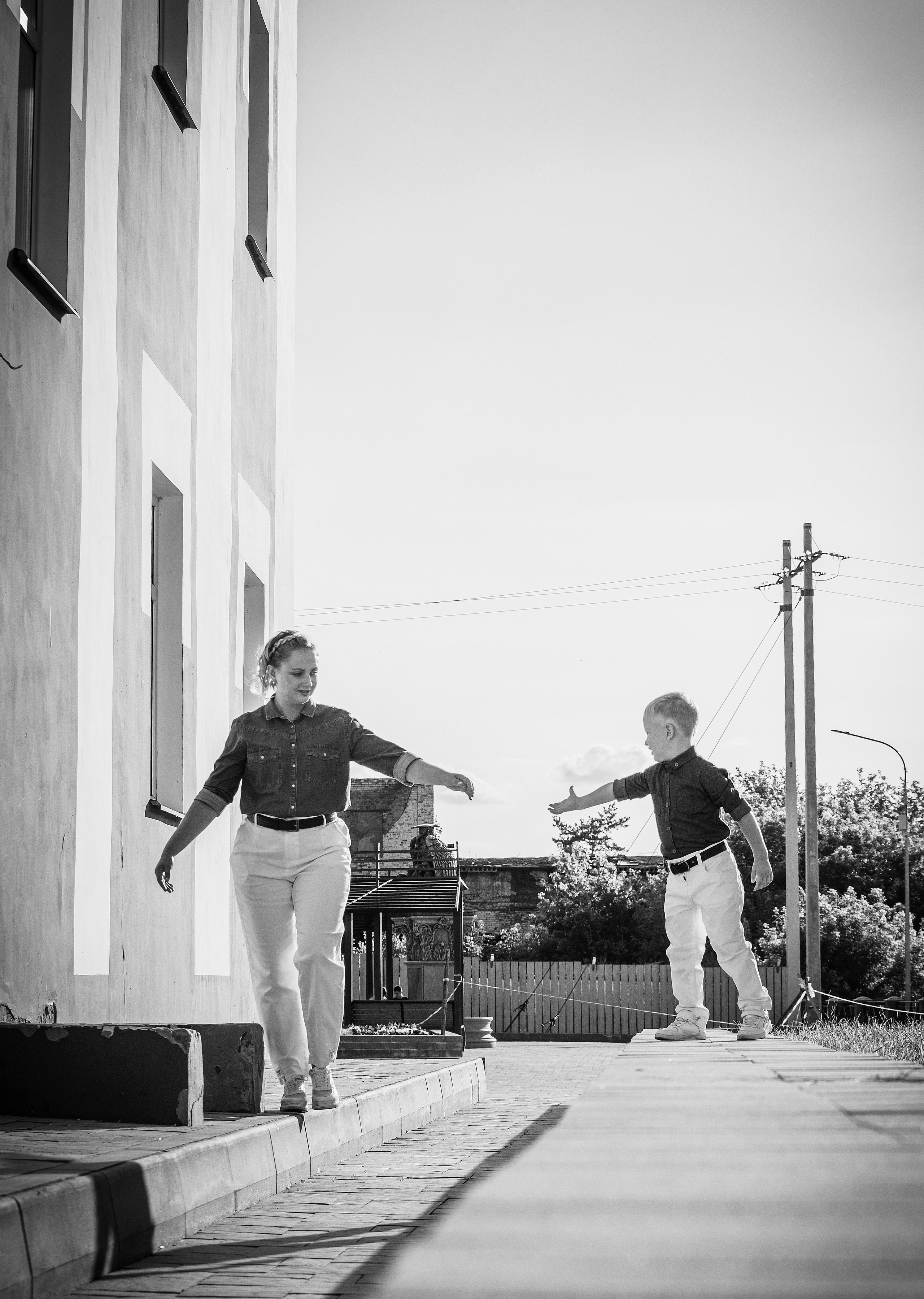 Прогулка мамы с сыном. Фотограф Петров Александр Свадьбы, Съемка в студии, Выпускные альбомы г. Балашов