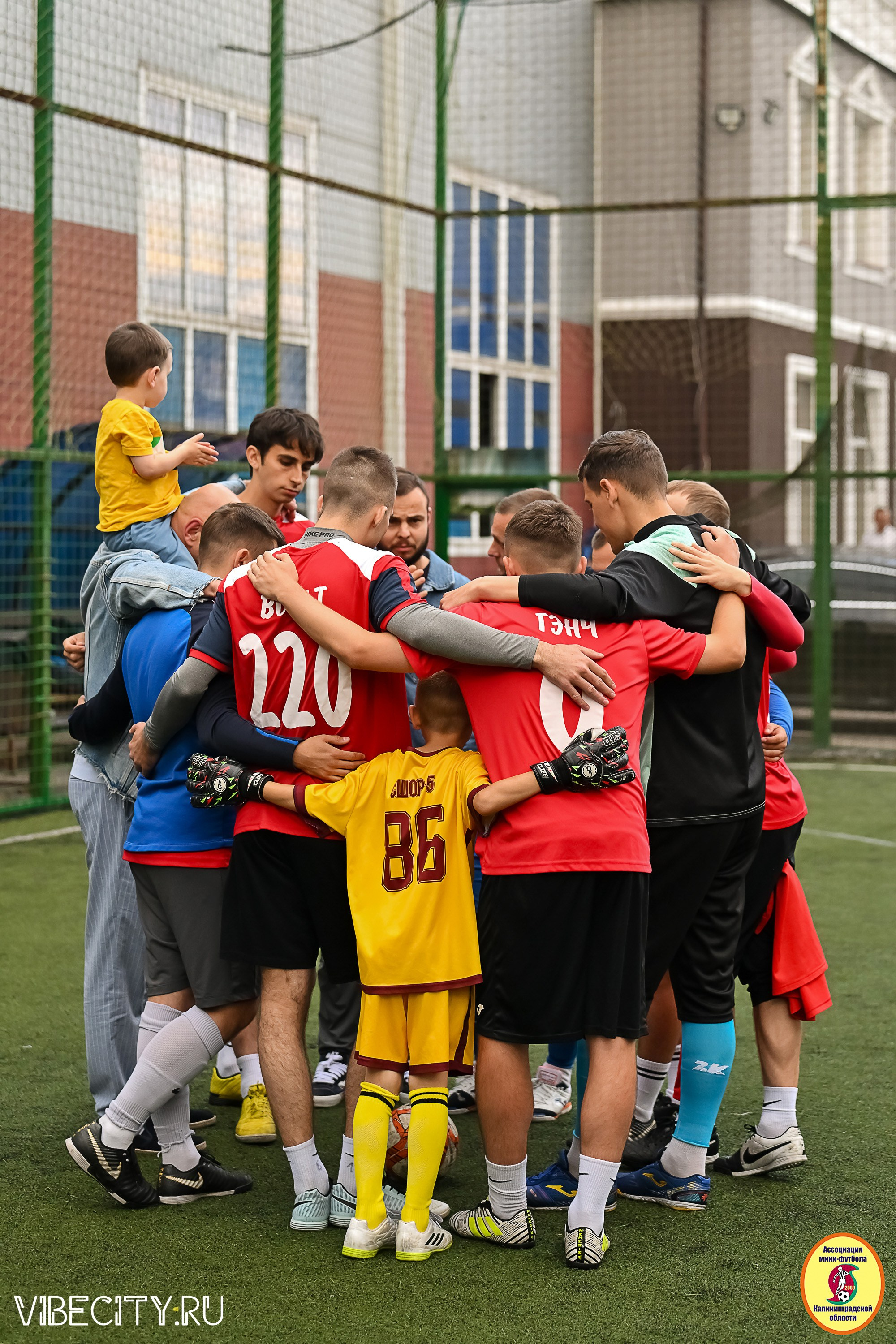 ИГРЫ МИНИ-ФУТБОЛЬНОЙ И КОРПОРАТИВНОЙ ЛИГИ. VIBECITY.RU Вайб Сити Ру Фоторепортажи Фотоотчеты Калининград