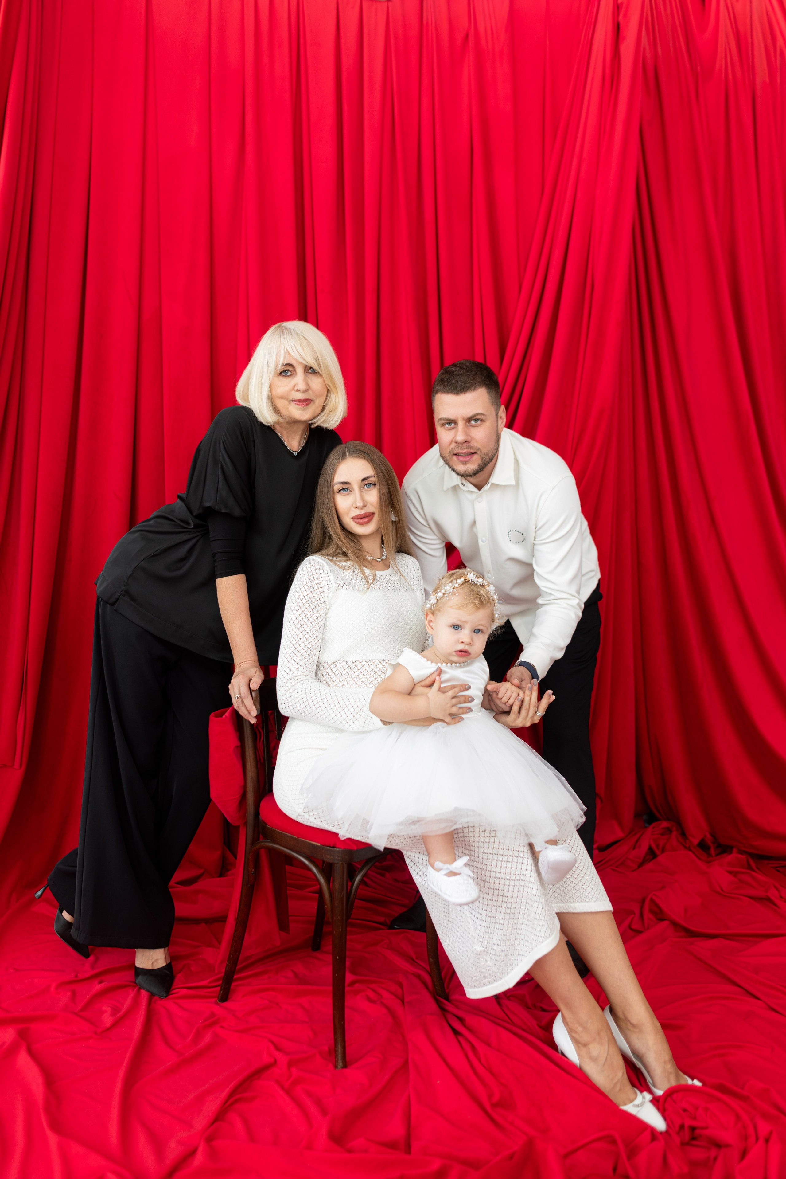 Семейная съемка для Яны и Дани в интерьере. Дмитрий Шульгин, портретный фотограф в Воронеже