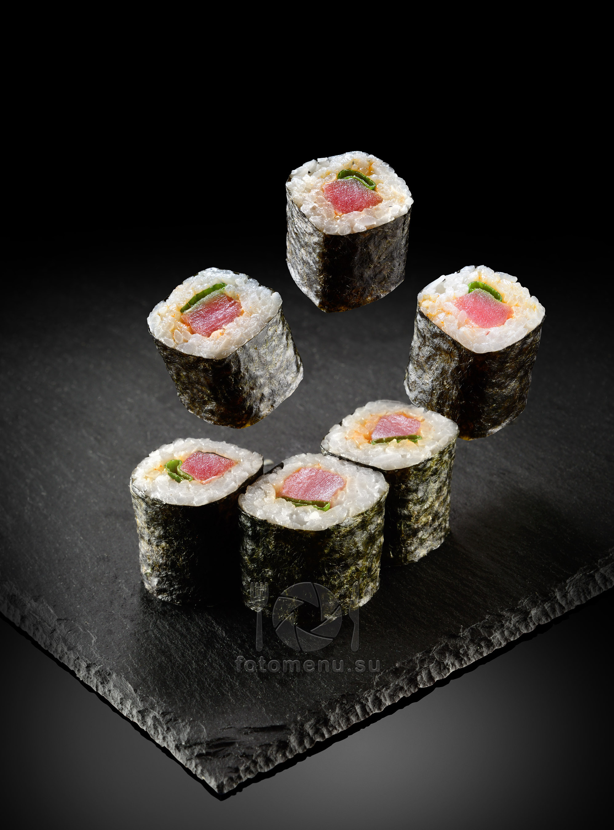 ролл с тунцом