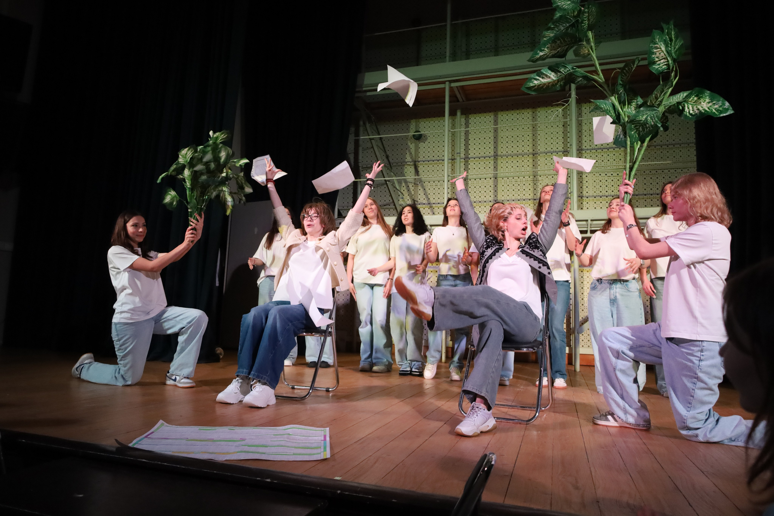 Последний звонок 2025 в Школе 1558 им. Росалии де Кастро. Выпускные альбомы Москва СВАО