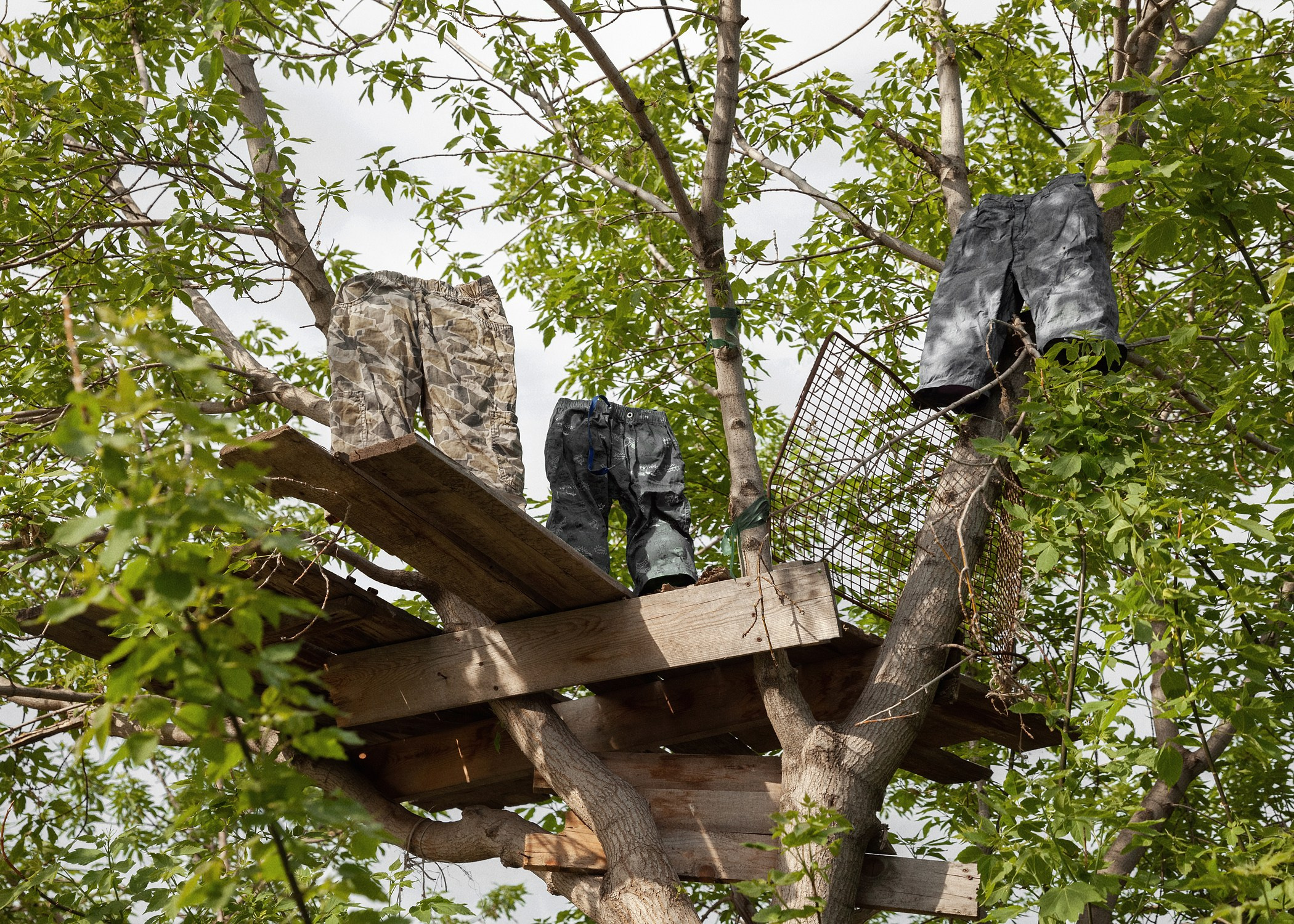 Гора одежды / A mountain of clothes. Visual artist Olga Burmistrova