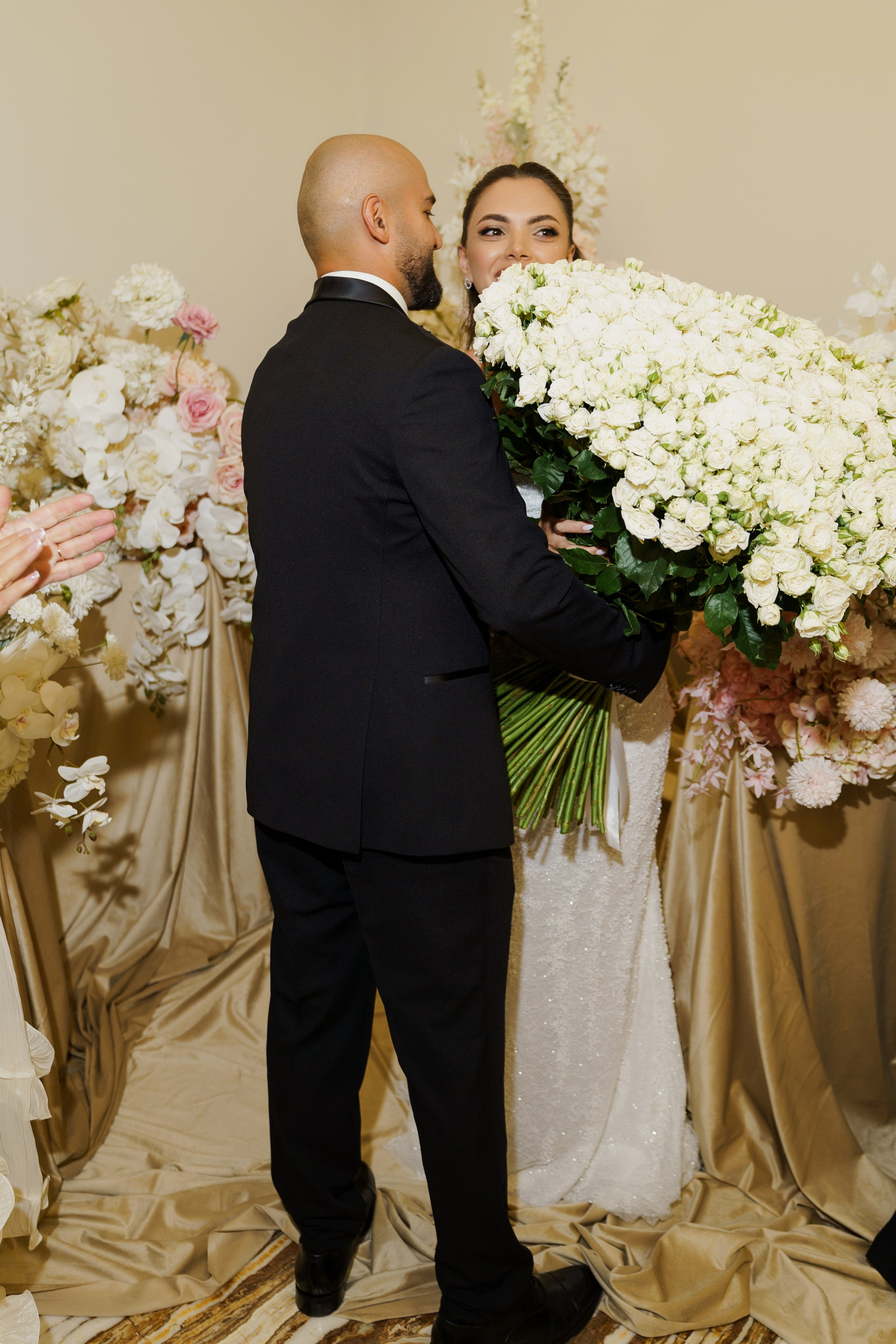 Сватовство в Краснодаре от лучших свадебных фотографов и операторов ТВИНС СТУДИО. ТВИНС СТУДИО — лучшие свадебные фотографы и видеографы в Краснодаре