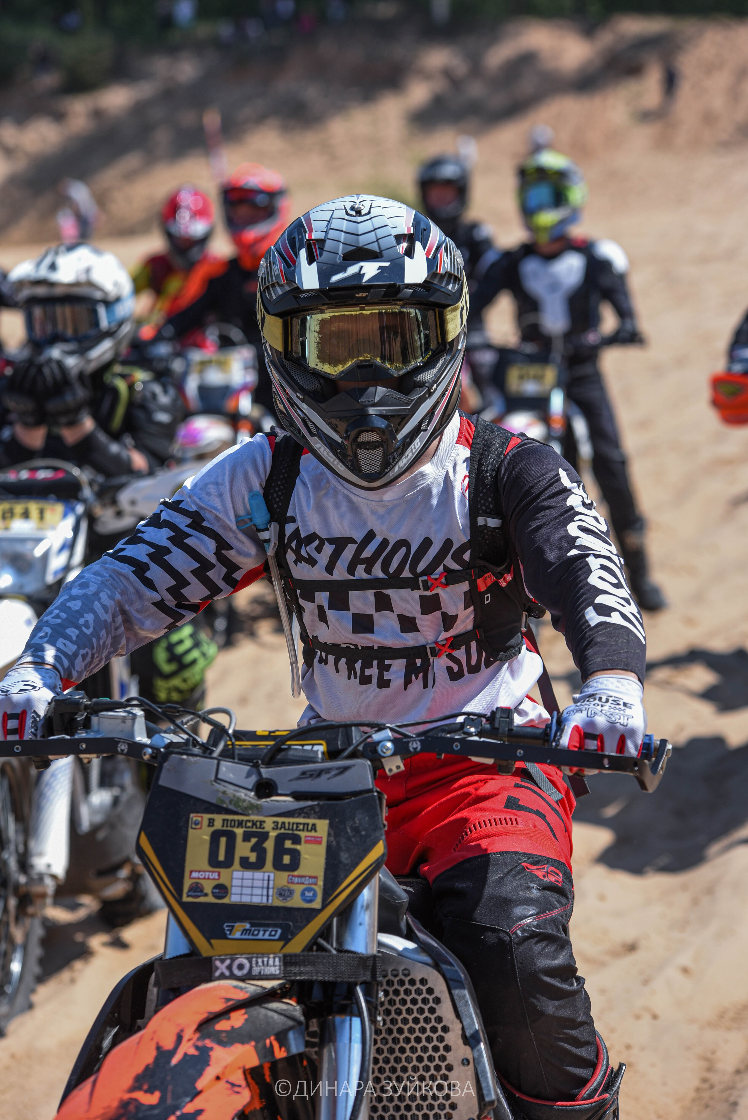 В поиске зацепа от ЭндуроБор. Мотофотограф в Нижнем Новгороде Динара Зуйкова
