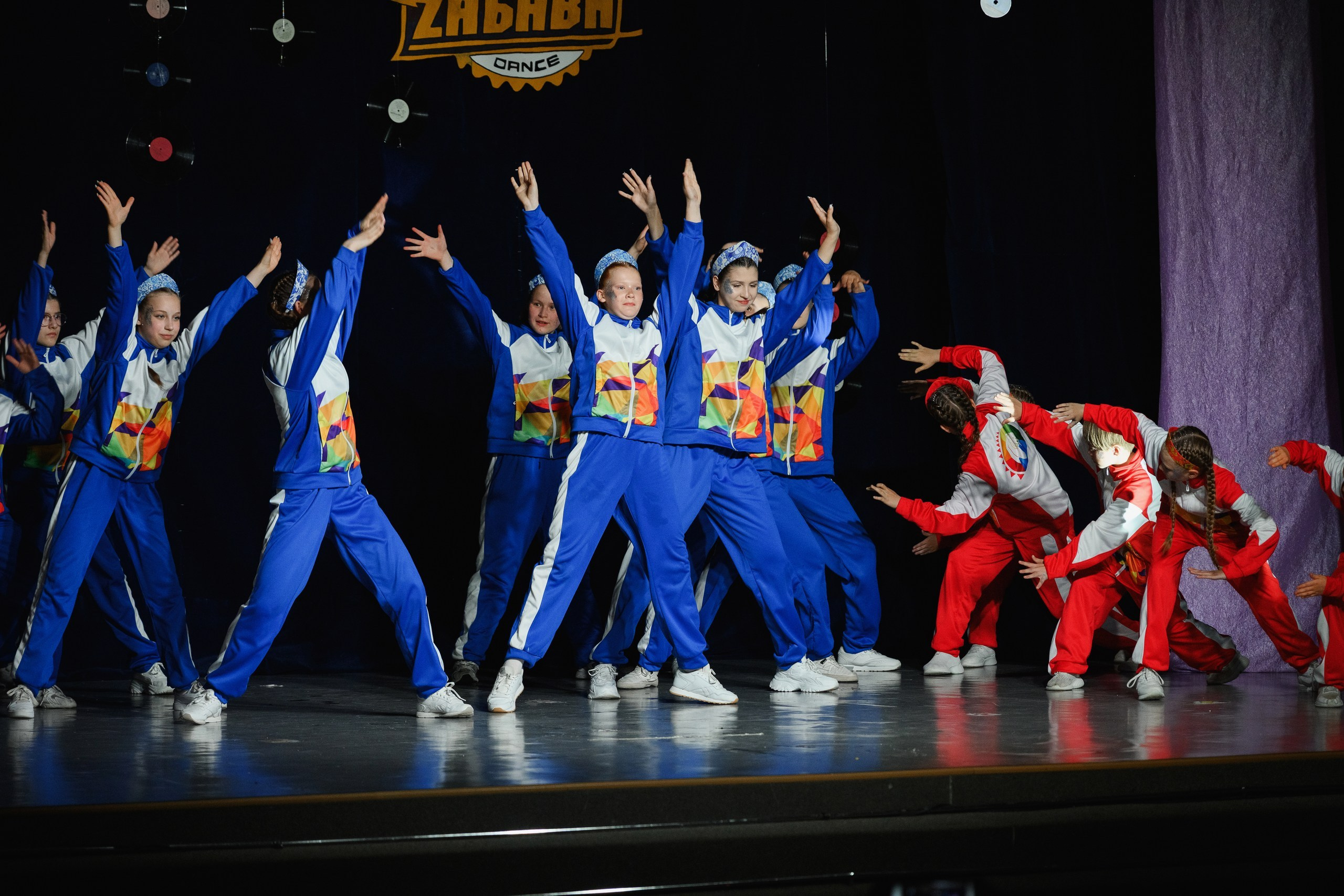 Фотосъемка отчетного концерта по танцам детей в Петропавловске-Камчатском. Яркие и эмоциональные фото детского танцевального концерта в Петропавловске-Камчатском. Профессиональная съемка выступлений детей на сцене в Петропавловске-Камчатском. Красочные и динамичные фото с концерта «Забава» в Петропавловске-Камчатском. Заказать фотосъемку детских мероприятий в Петропавловске-Камчатском.