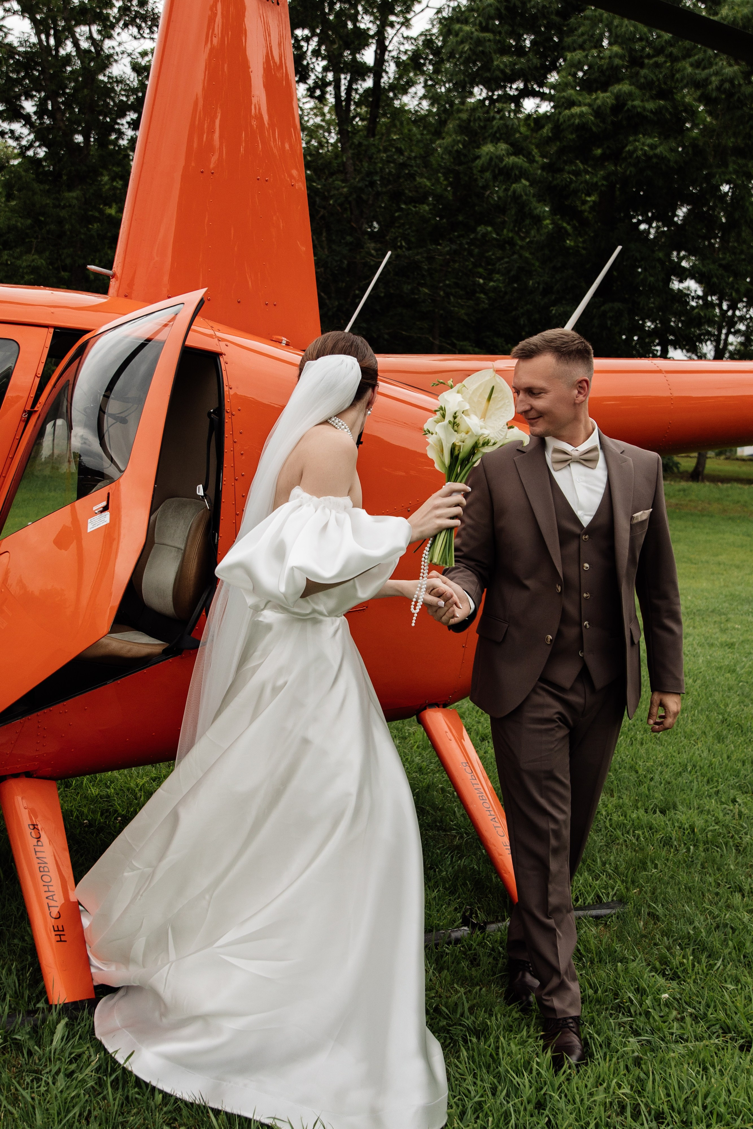 Я создаю профессиональные фотографии, которые сохраняют эмоции, детали и атмосферу вашего праздника. Свадебный фотограф во Владивостоке