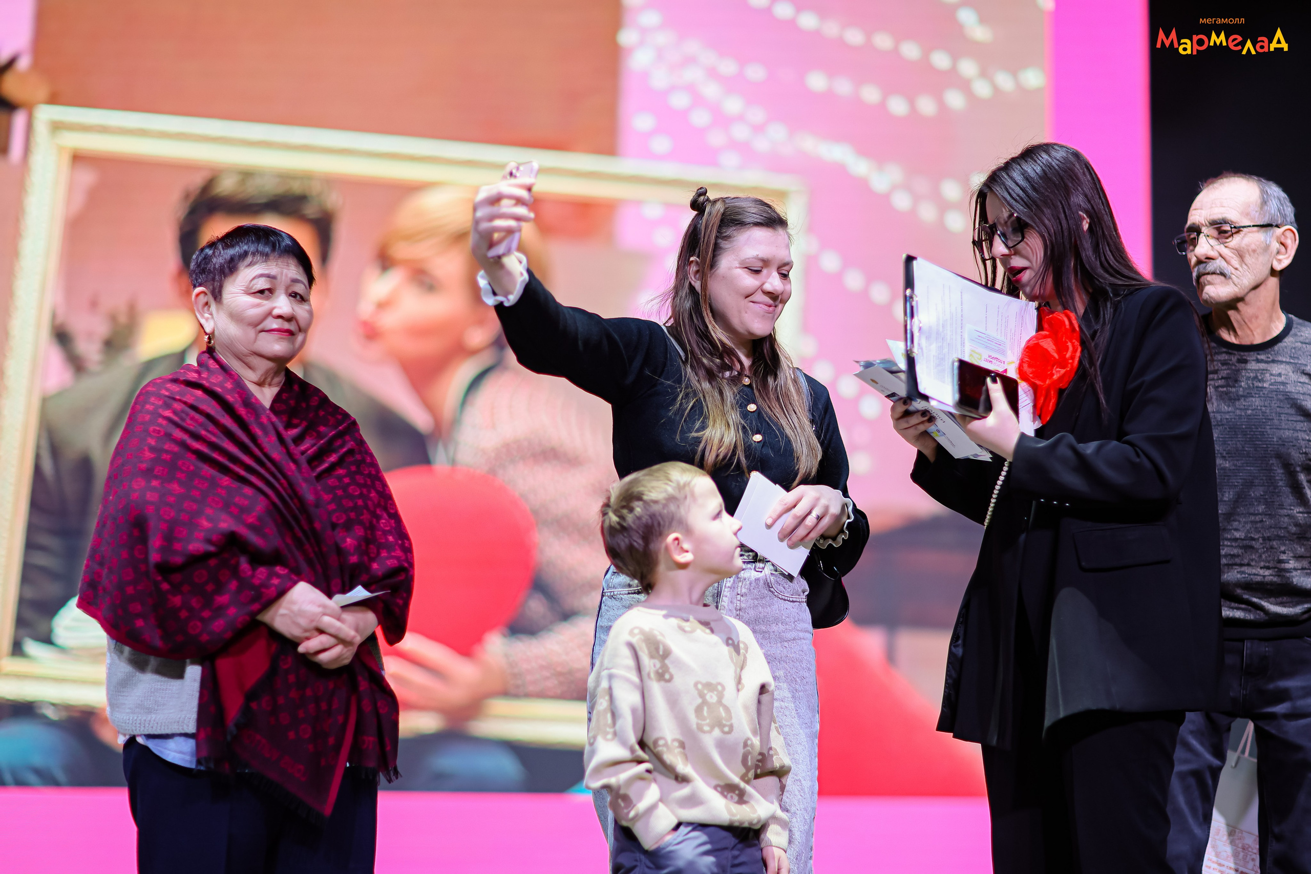 14.02 Любовь без границ в Мегамолл Мармелад. Команда специалистов в мире фотографии и видео. Детский фотограф, семейный фотограф