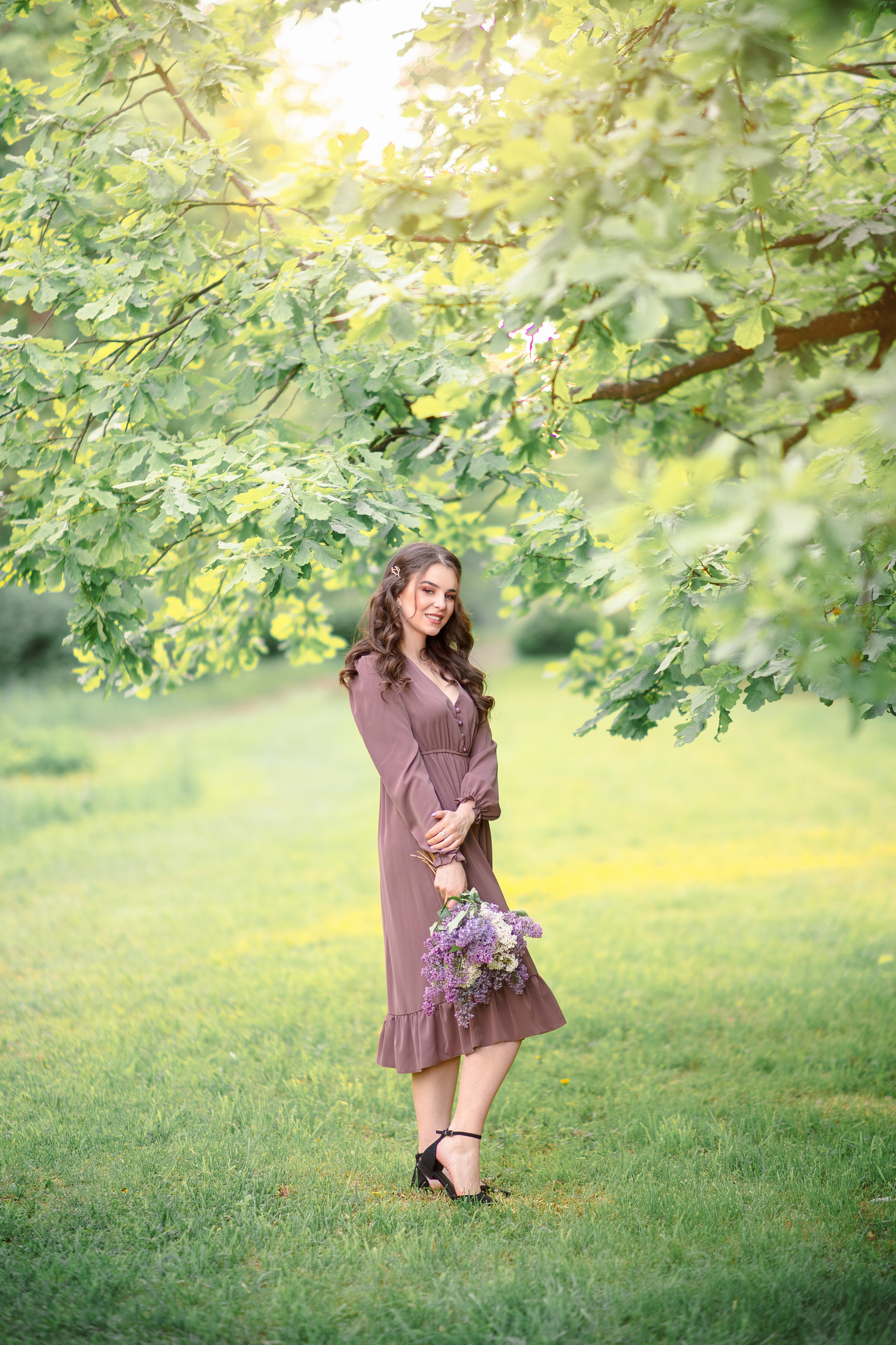 Фотосессия Юлии с букетом сирени. Свадебный и семейный фотограф Рязань. Дмитрий Волков