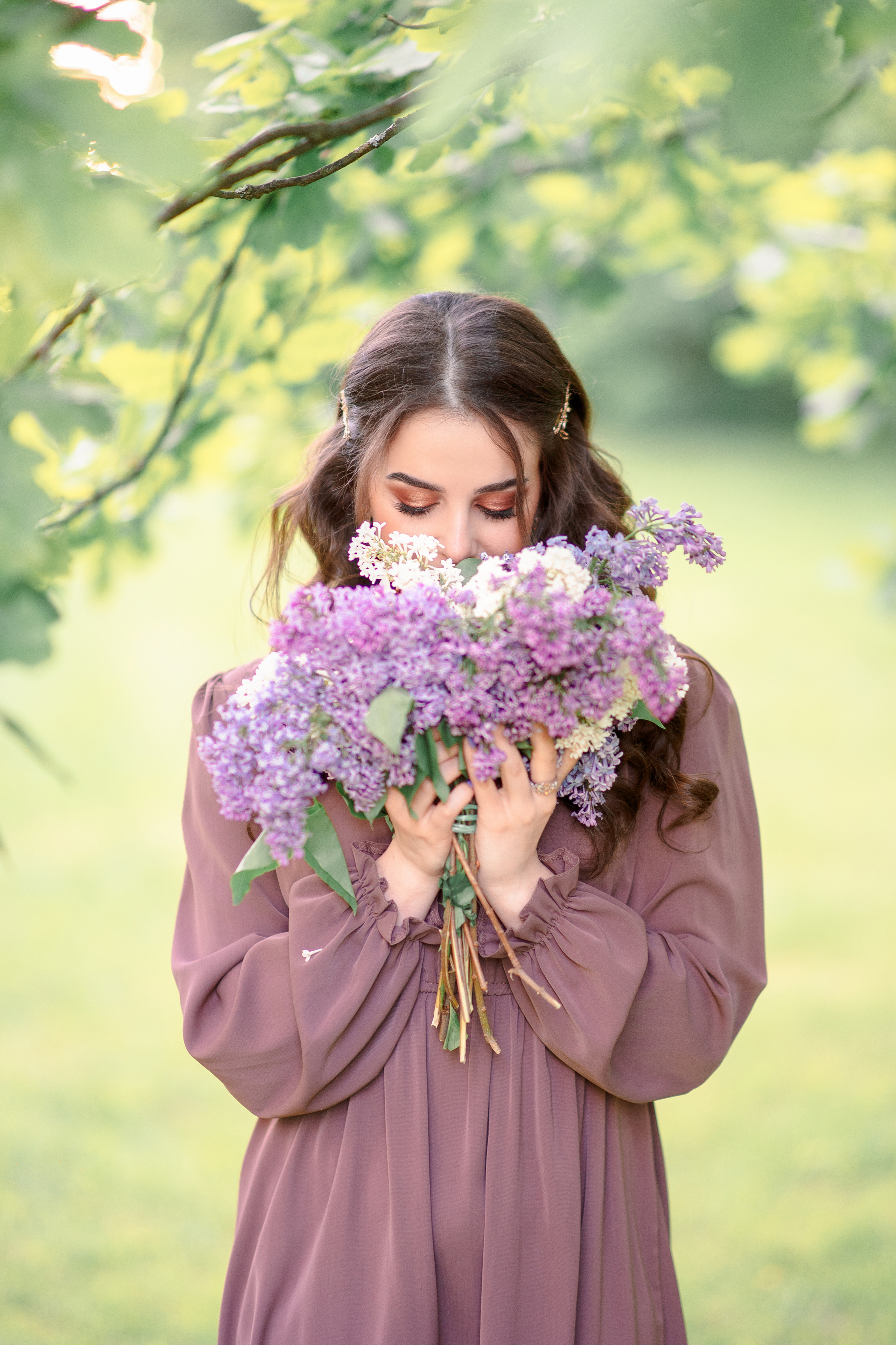 Фотосессия Юлии с букетом сирени. Свадебный и семейный фотограф Рязань. Дмитрий Волков