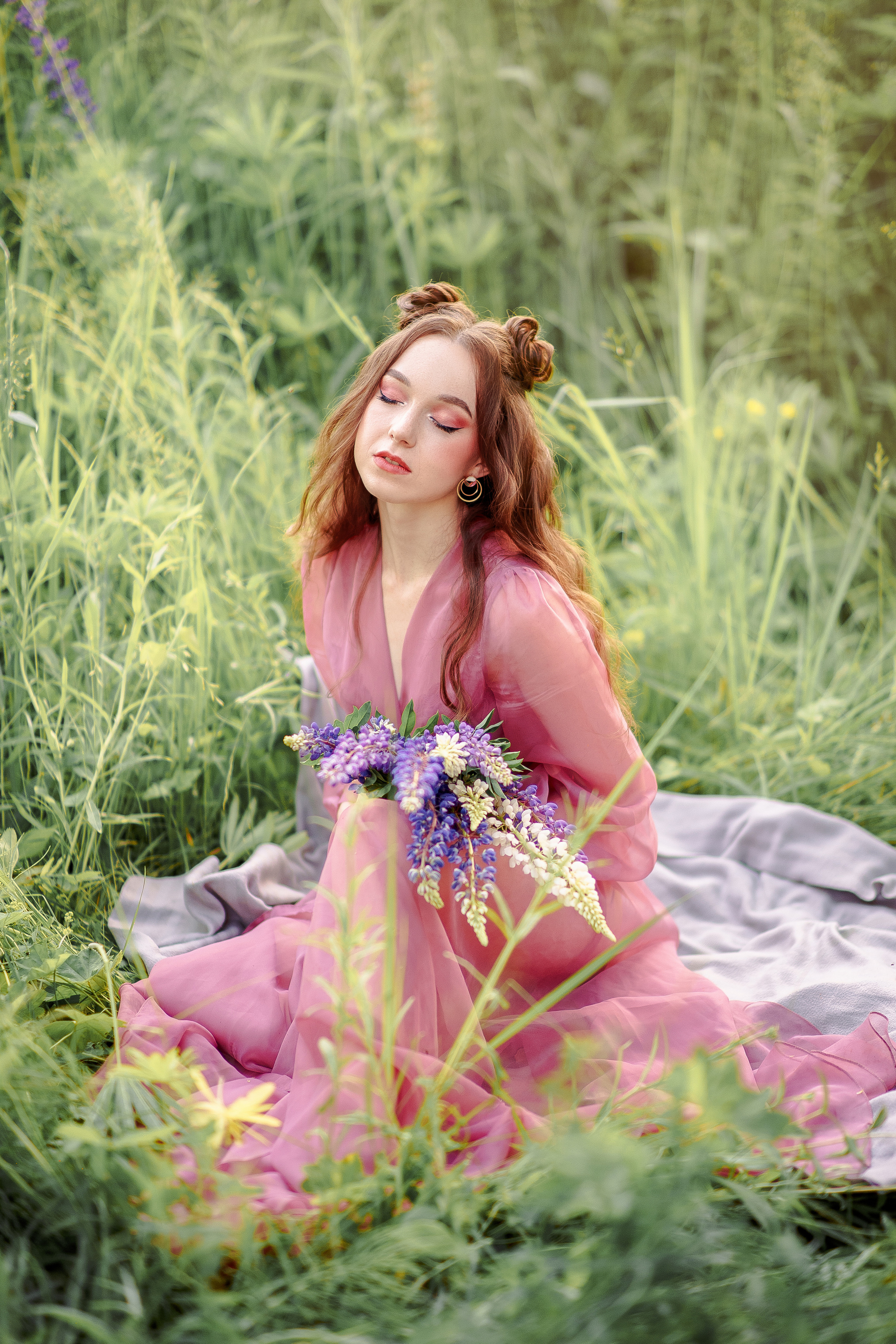 Нежная фотосессия в Люпинах. Свадебный и семейный фотограф Рязань. Дмитрий Волков