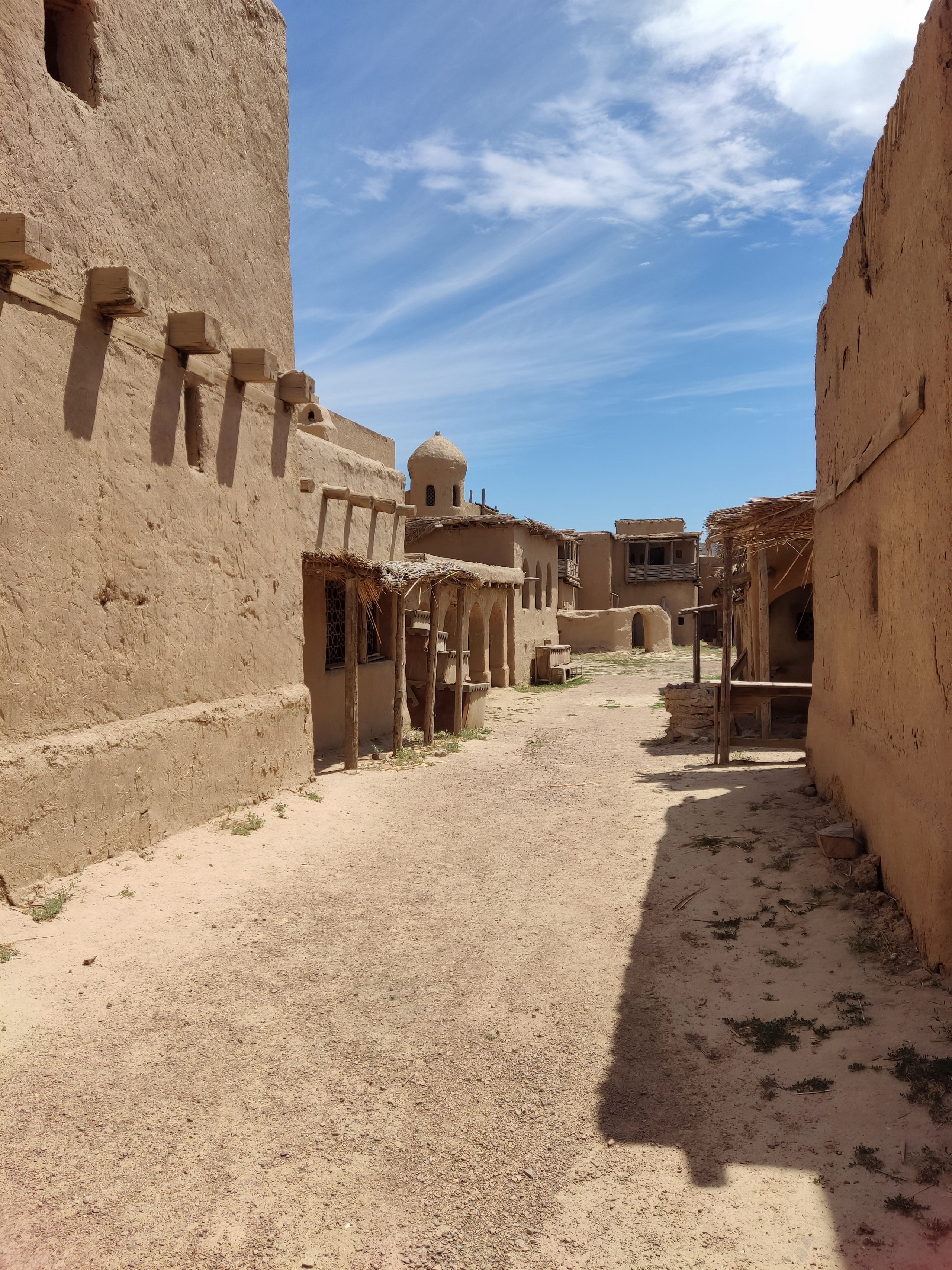 Melon Travel в Алматы: экскурсии и джип туры в Чарынский каньон, озера Каинды, Кольсай, Иссык, национальный парк Алтын Эмель