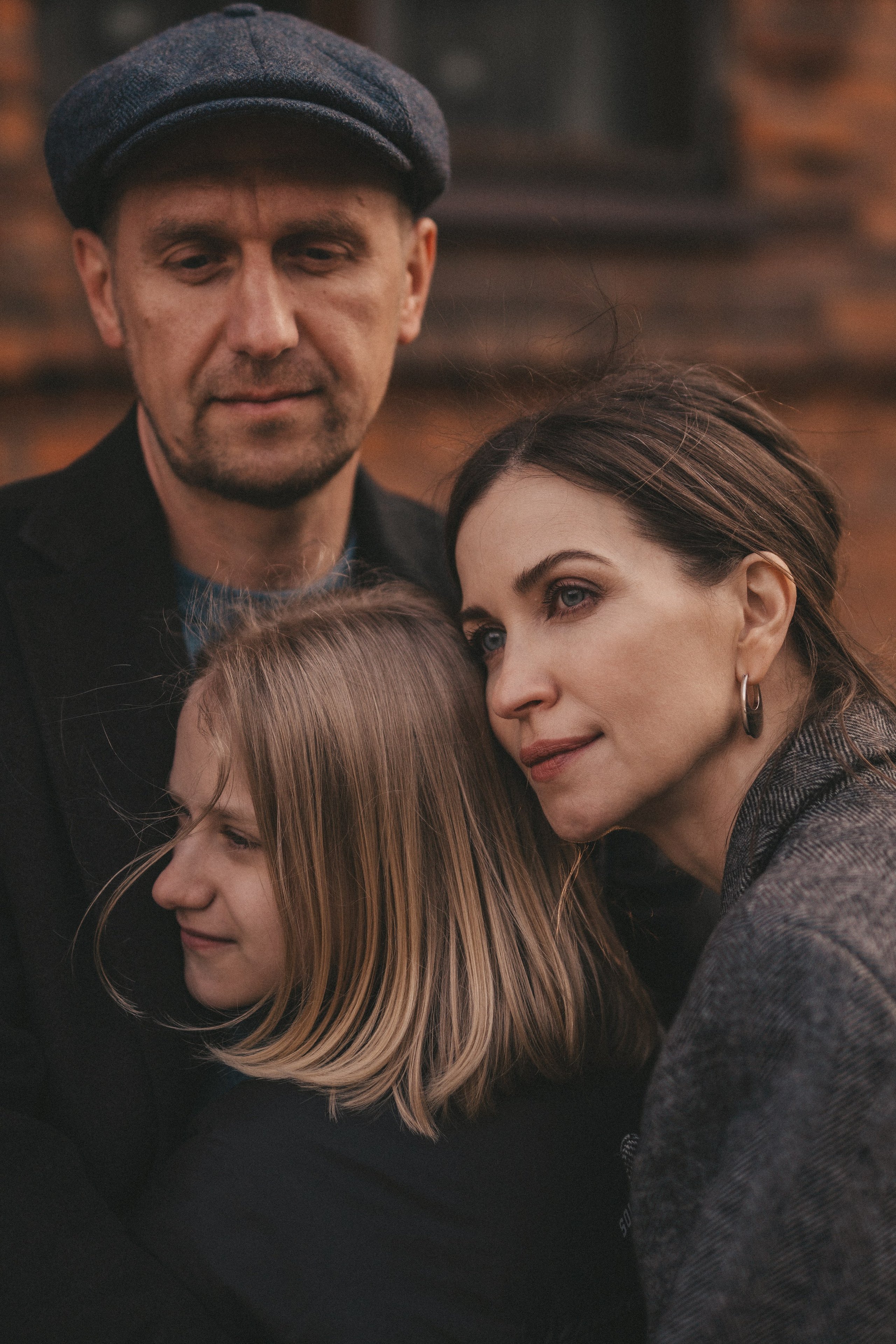 семейный портрет крупным планом папа мама дочь-подросток