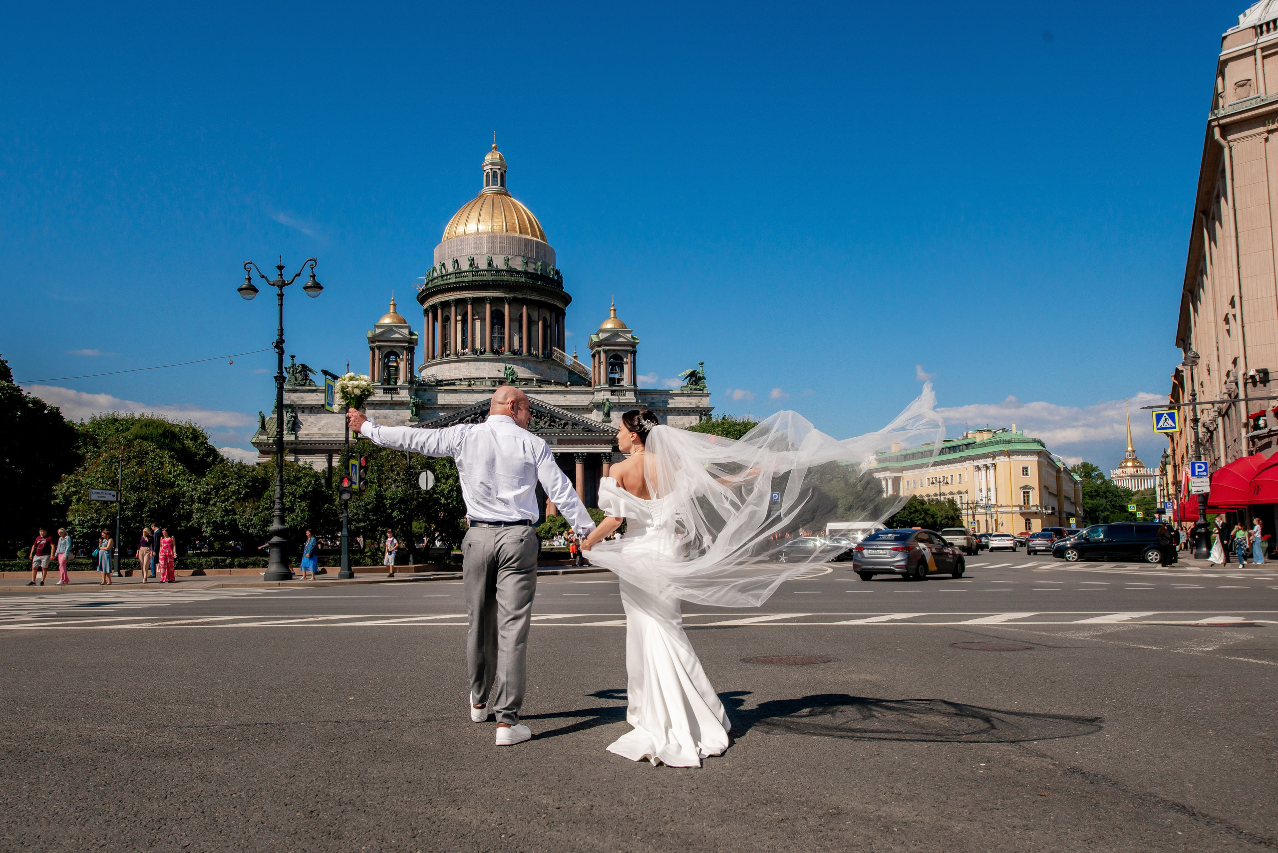 Летняя свадьба В Санкт-Петербурге и красивой выездной регистрацией Даши и Саши. Воздушная свадебная фотосессия в Петербурге. Портретный, семейный и свадебный фотограф в Санкт-Петербурге и в Пушкине Ширяев Денис