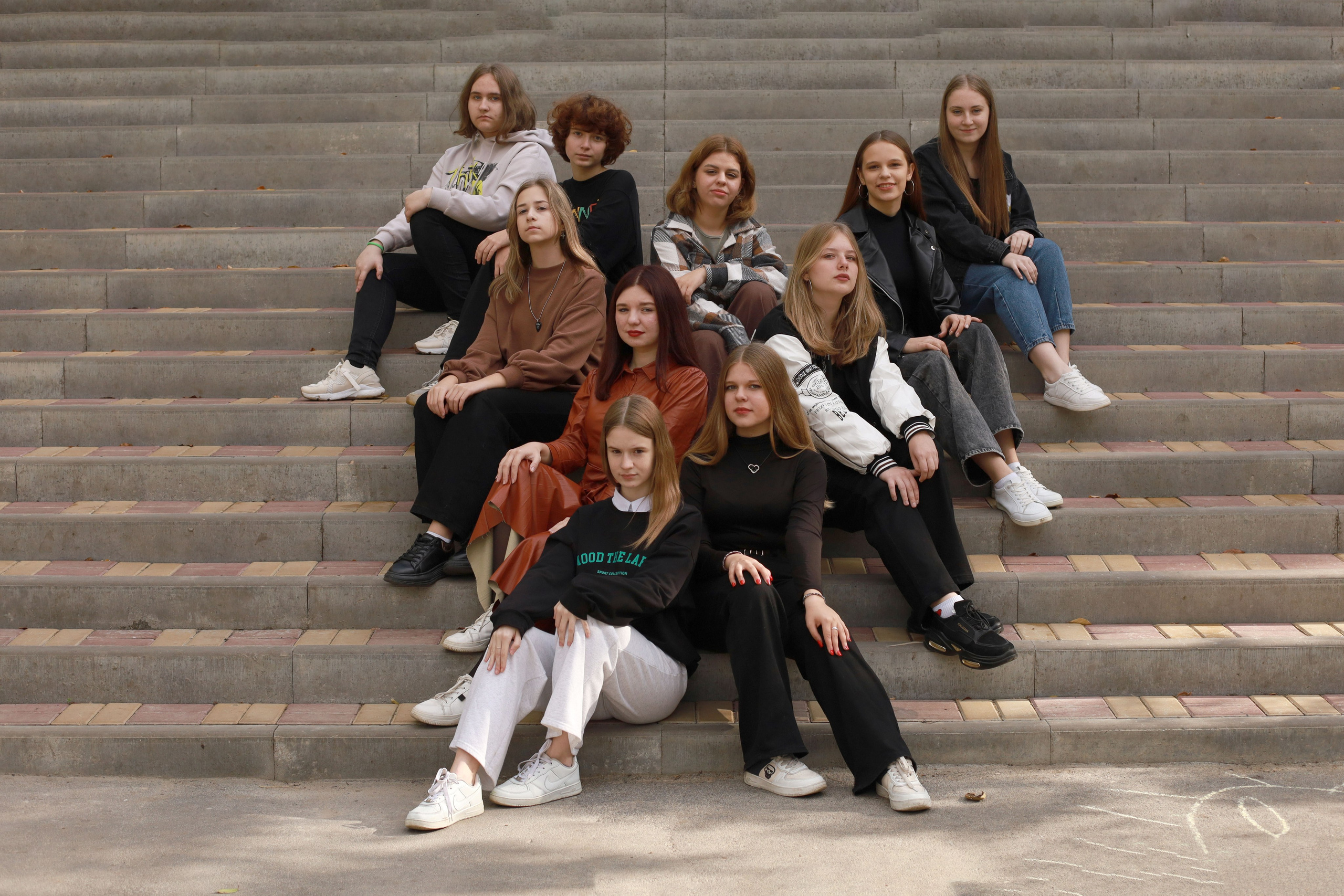 Пример уличной фотосессии 9 класс 34 школы г. Таганрога. Выпускные альбомы в Таганроге и Ростовской Области