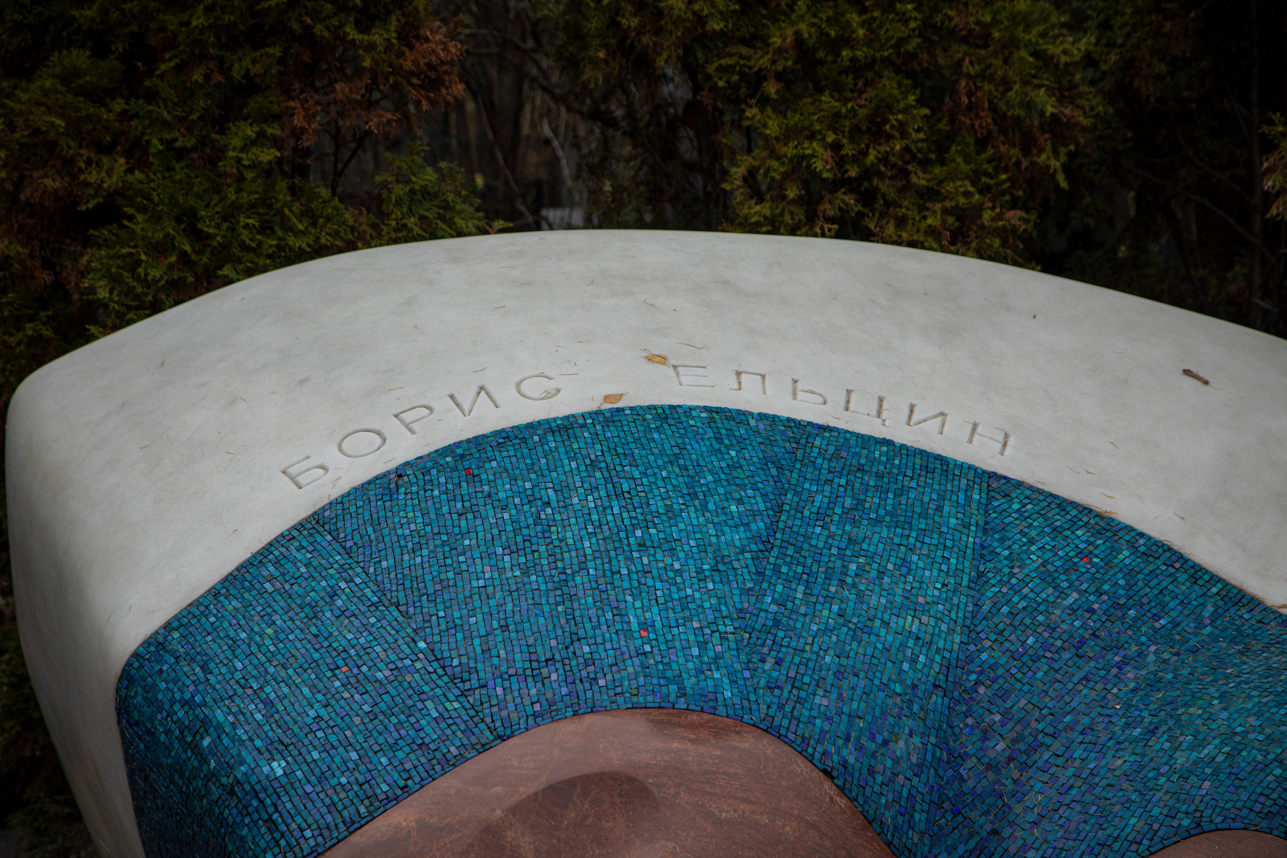 Осенняя прогулка по Новодевичьему кладбищу. Фотограф Сергей Ловкий