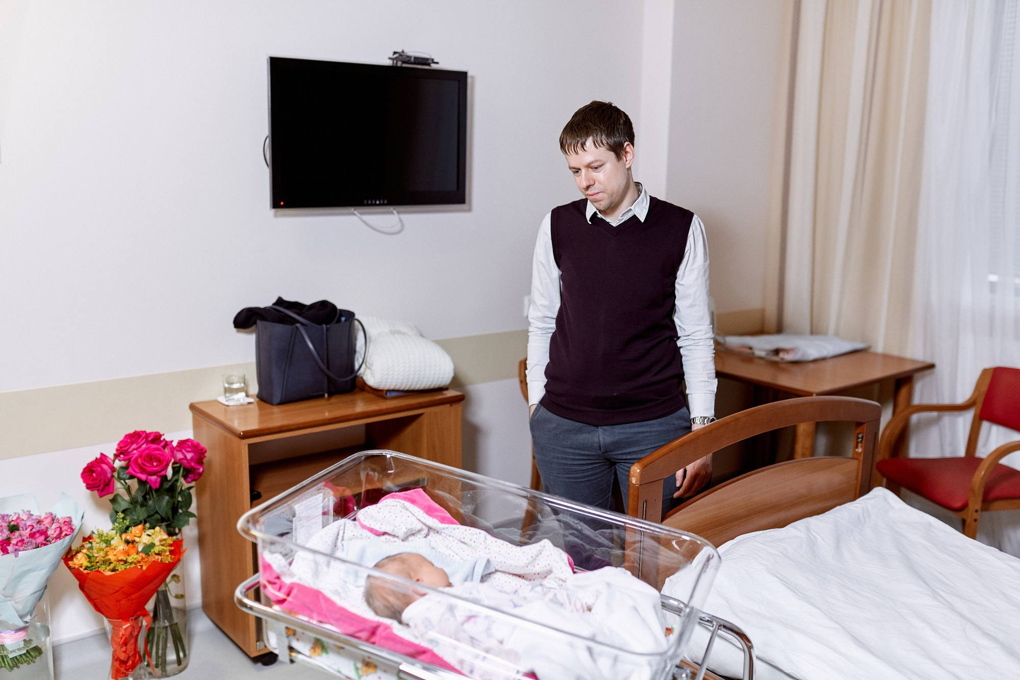 Фотограф на выписку в Москве, заказать услуги фотосъёмки — Цены и стоимость услуг профессионального фотографа для фотосессии выписки