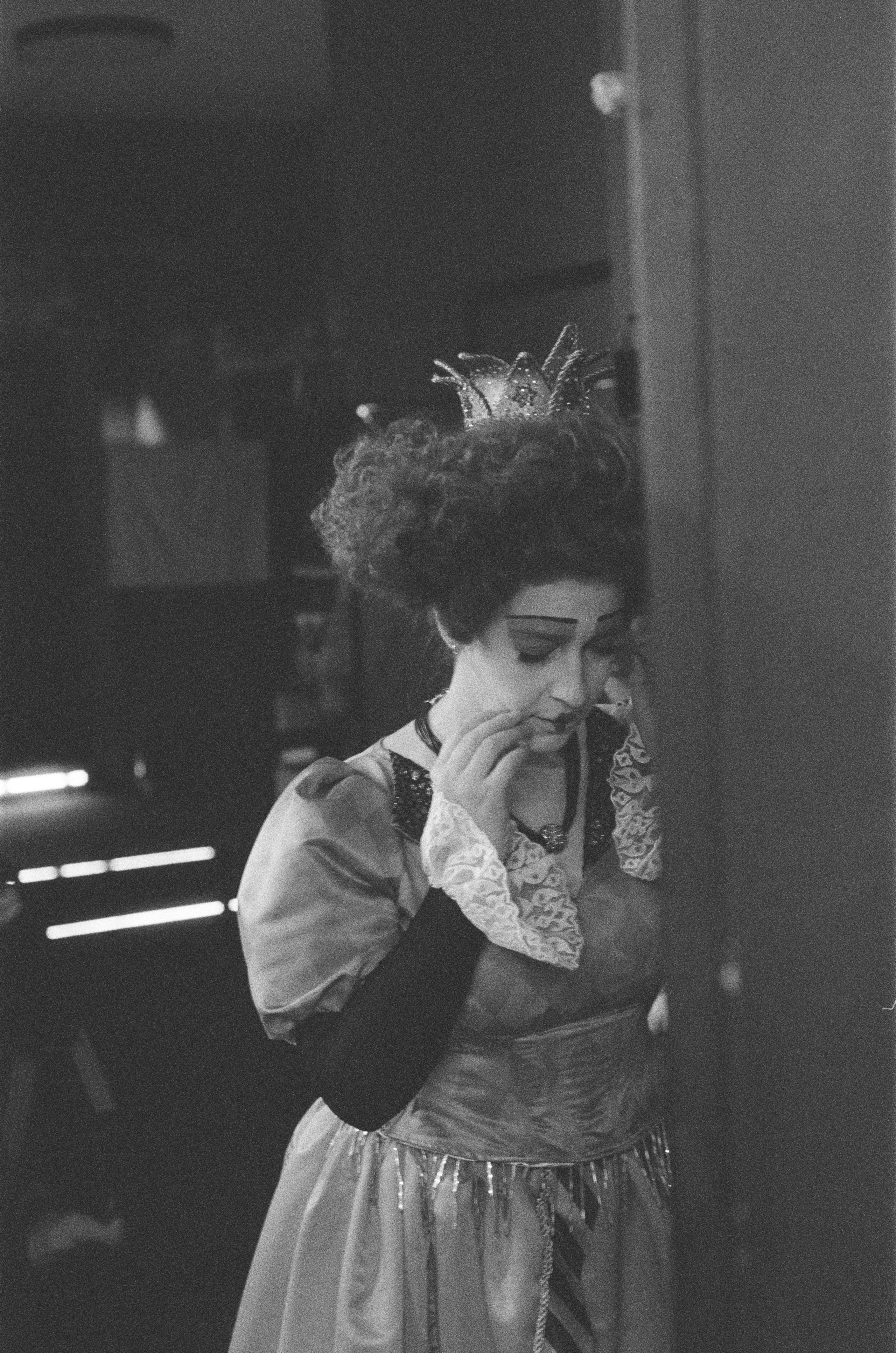 Фотосерия о магии театра и трансформации актёра: грим, костюмы, эмоции и визуальные метаморфозы на пути к сценическому образу. На фото — актёры Театра Стаса Намина и Мастерской Петра Фоменко. Фотограф: Ожерельев Лев