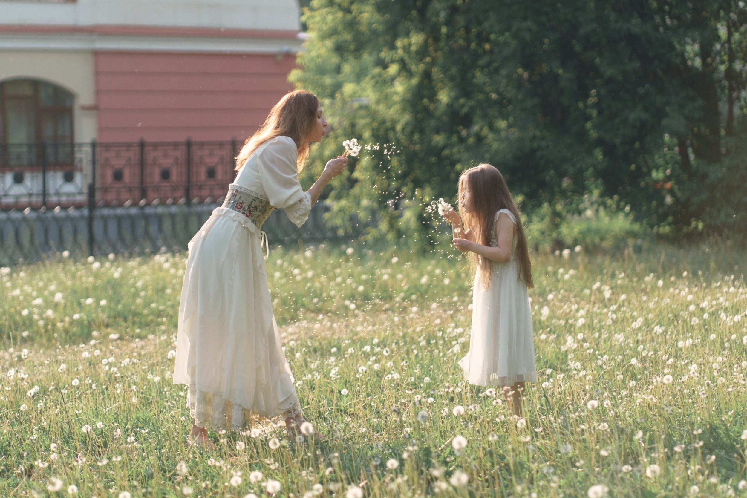 A touching moment from a photo walk of a mother and her daughter in Yekaterinburg