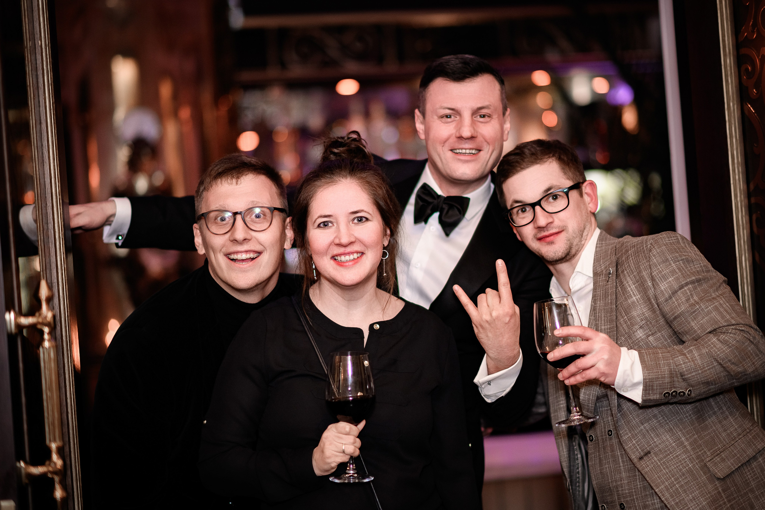 Репортажный фотограф на праздничное мероприятие в СПб на три часа.