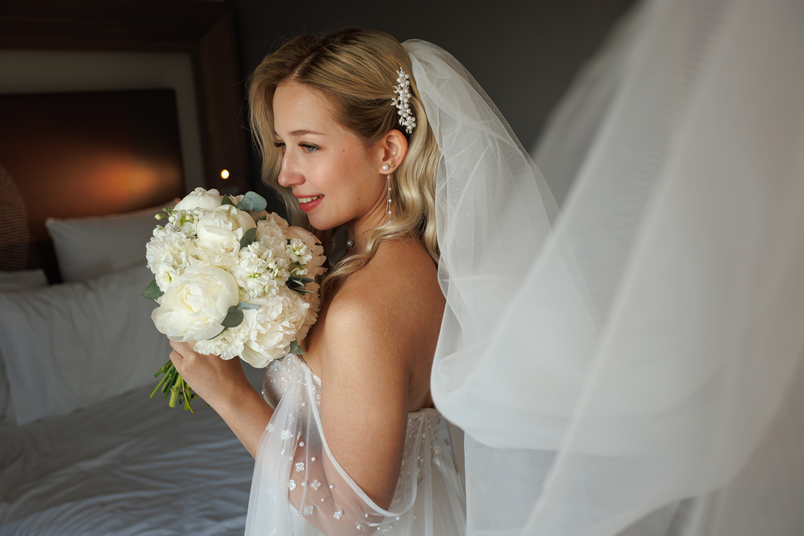 Свадебная фотосессия и сборы в NOVOTEL MOSCOW CITY. Свадебный фотограф Москва и МО Сергей Киржаев