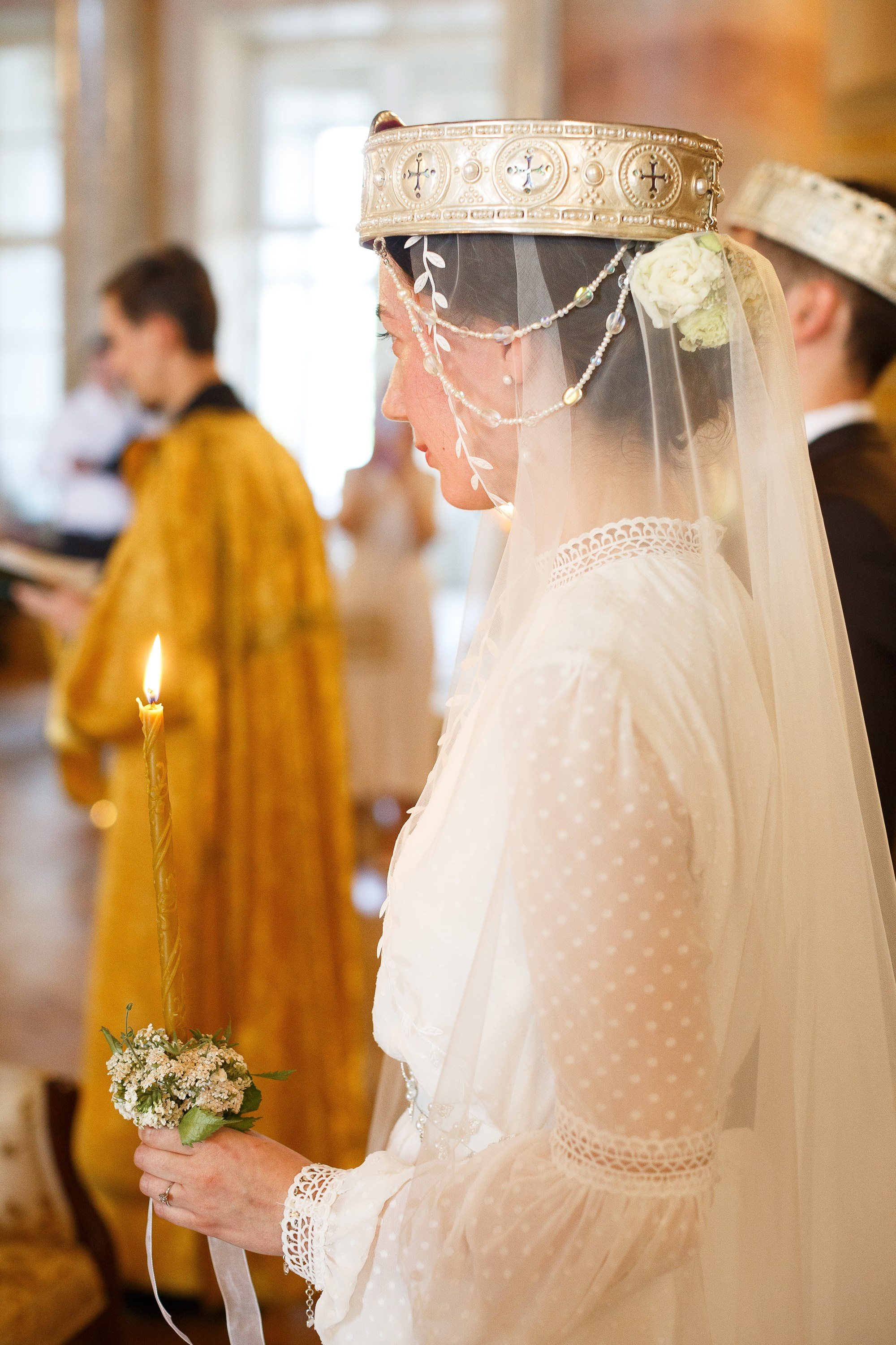 Венчание в храме святого благоверного царевича Димитрия при первой градской больнице г. Москвы. Настоятель храма — Епископ Пантелеимон Шатов.