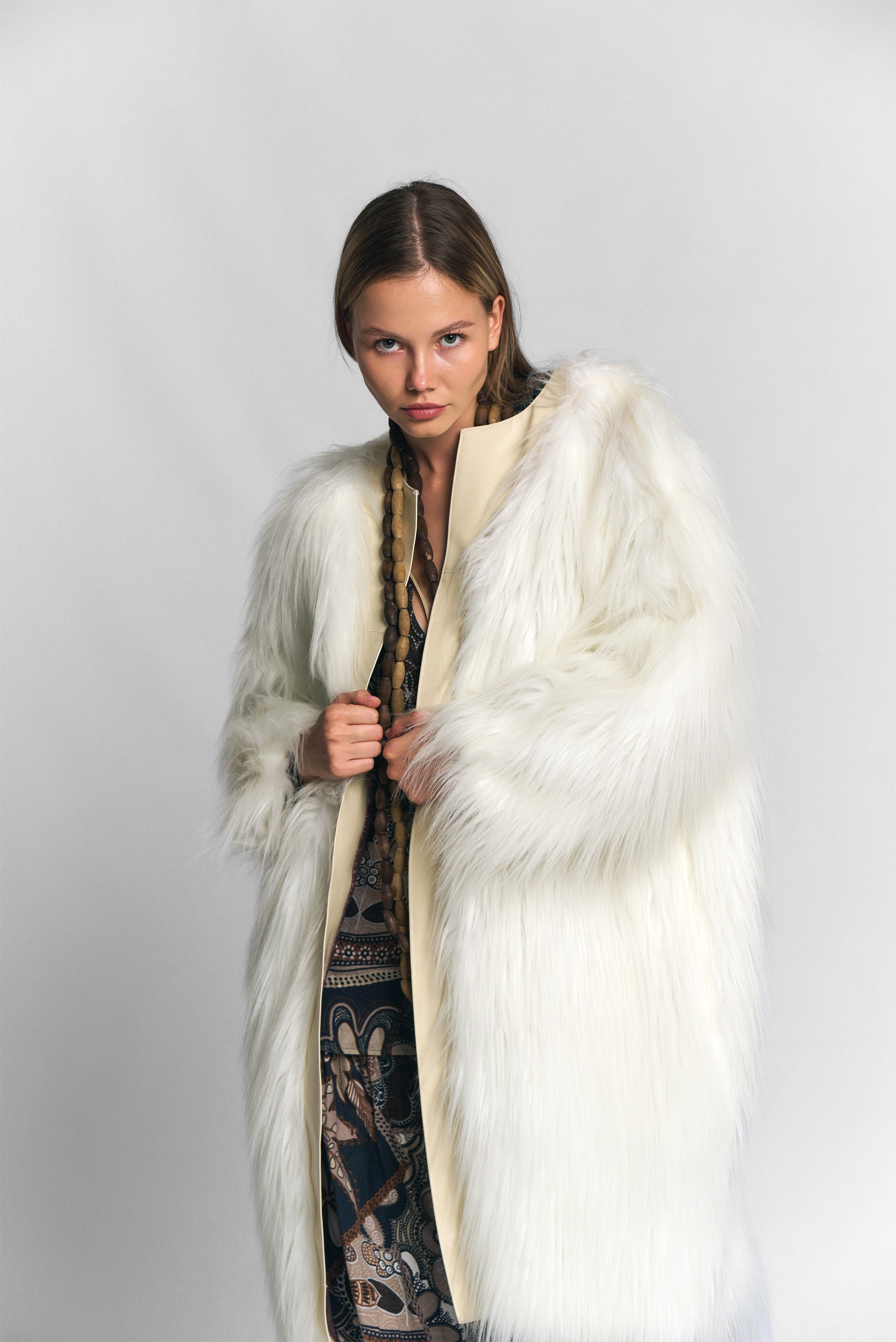 Фотография на однотонном фоне: как сделать так, чтобы она выглядела дорого. Контент фотограф для бизнеса и маркет-плейсов