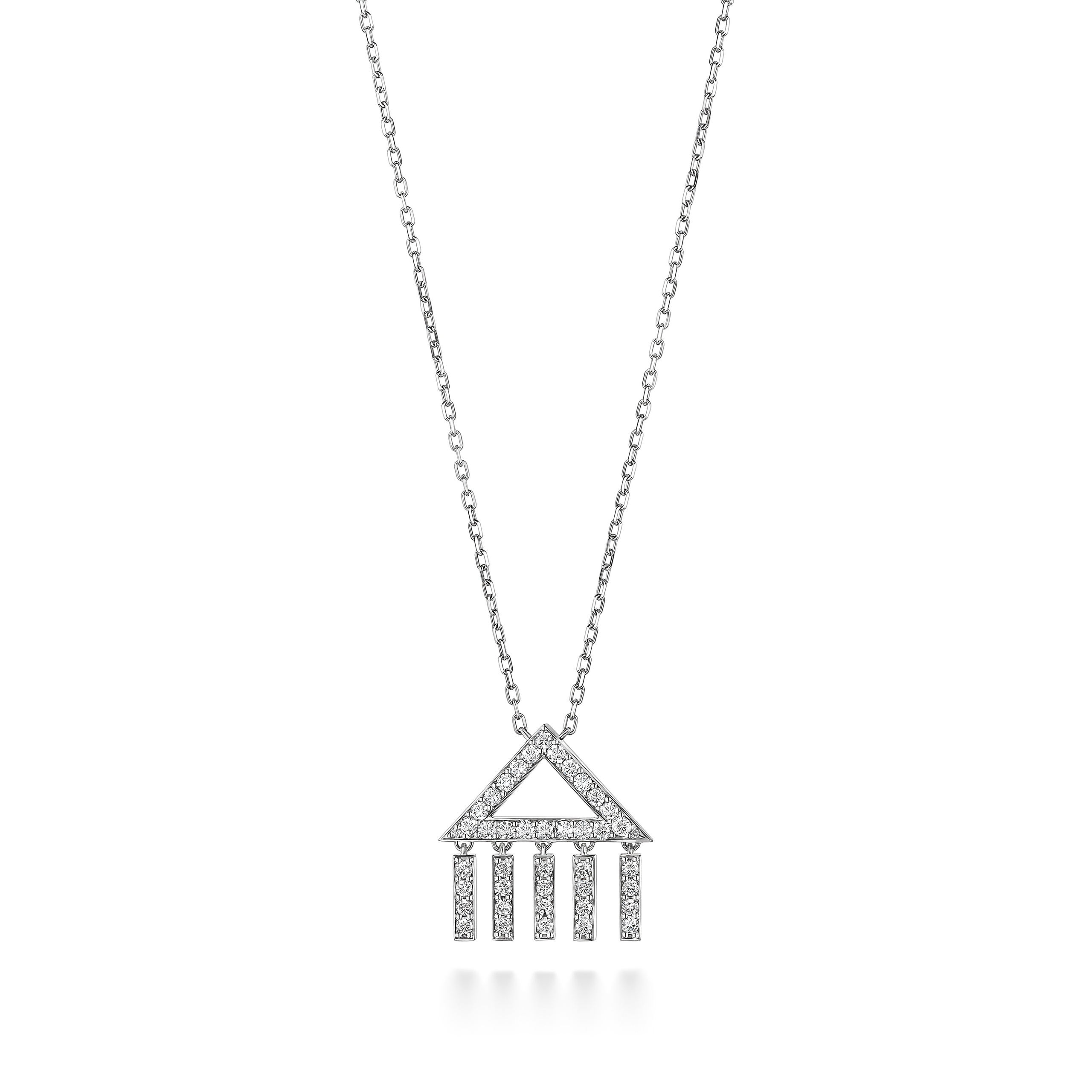 Кулон из белого золота с бриллиантами, предметная съёмка для каталога ювелирного бренда La Voie Nomade.