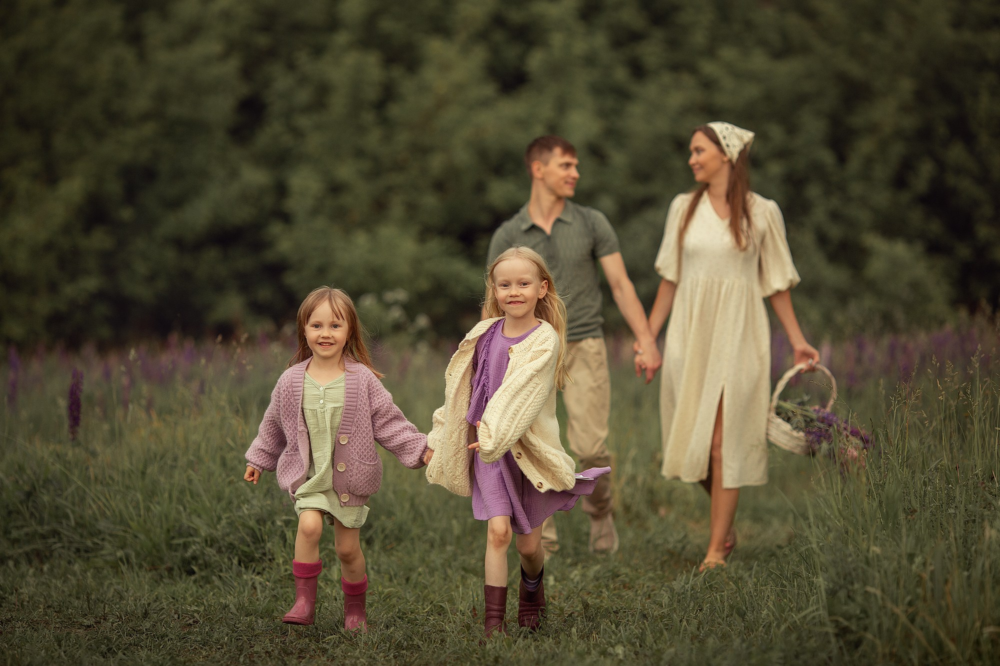 Семейная Фотосессия в люпиновом поле. Tatyana Nadezhdina Family photographer