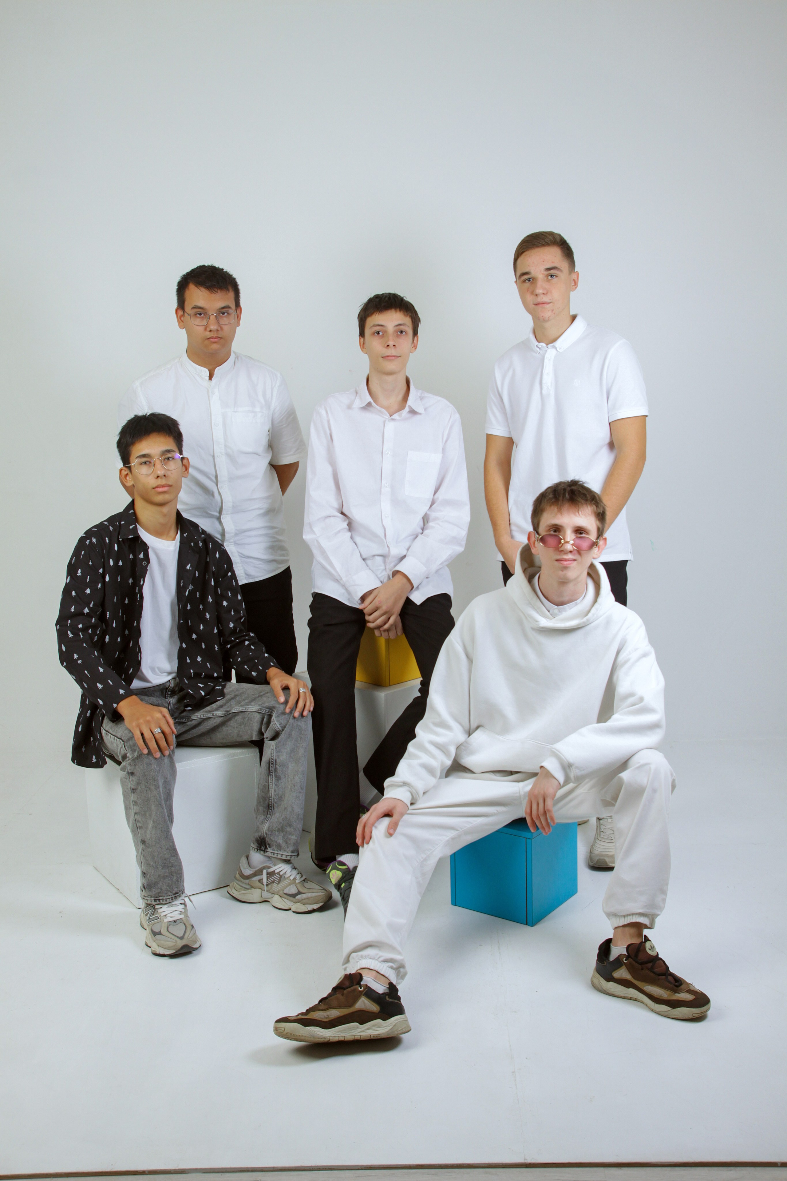 Съемка старшеклассников в студии «СОВА» г. Таганрог. Выпускные альбомы в Таганроге и Ростовской Области