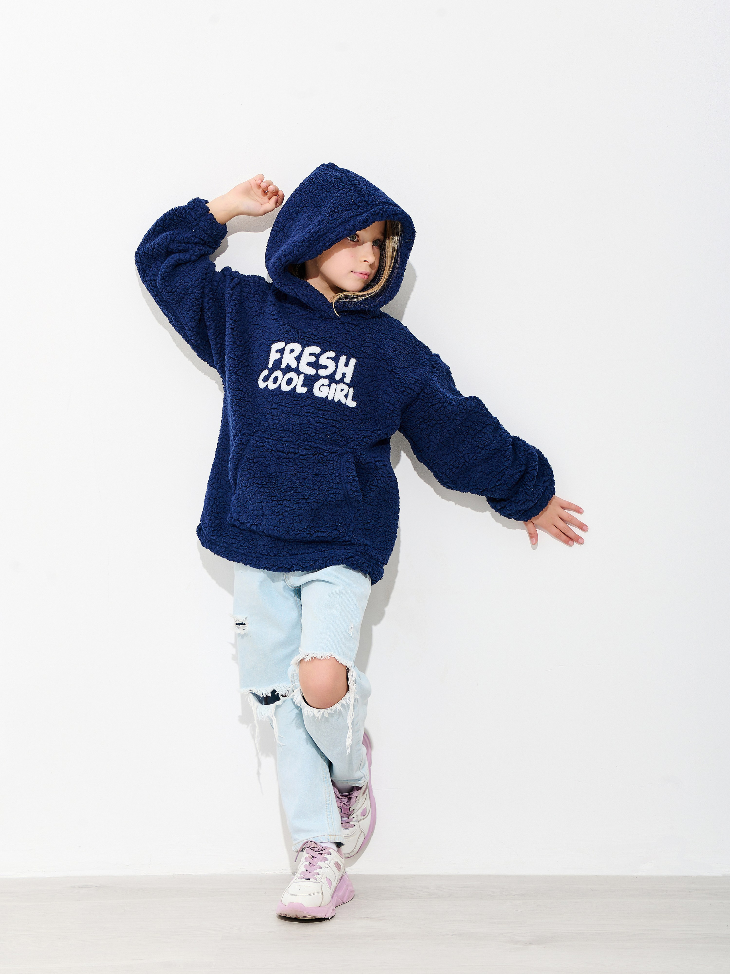 Съемка детских толстовок для маркетплейса. Контент фотограф для бизнеса и маркет-плейсов