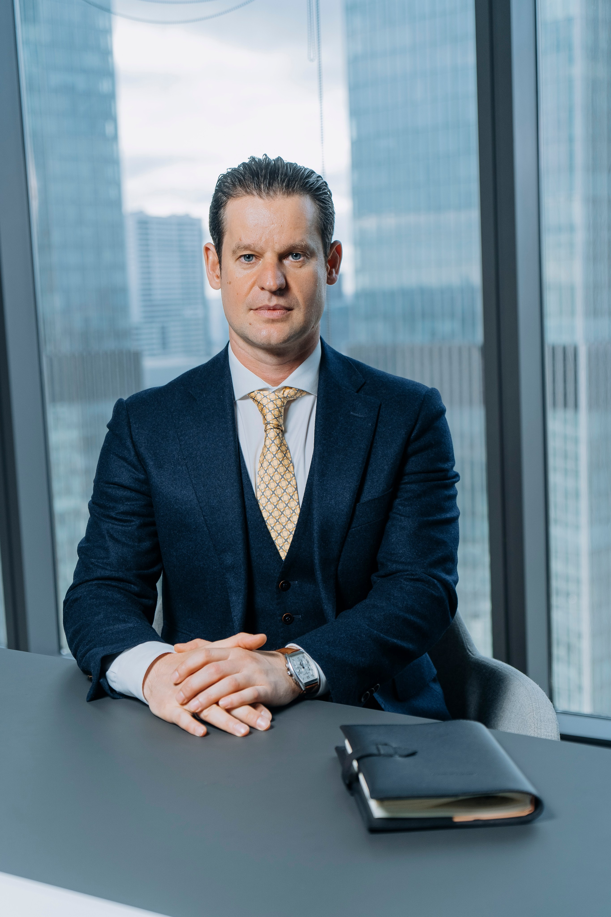 Деловая фотосессия в Москва-Сити. Профессиональный портретный фотограф в Москве Владимир Глаголев