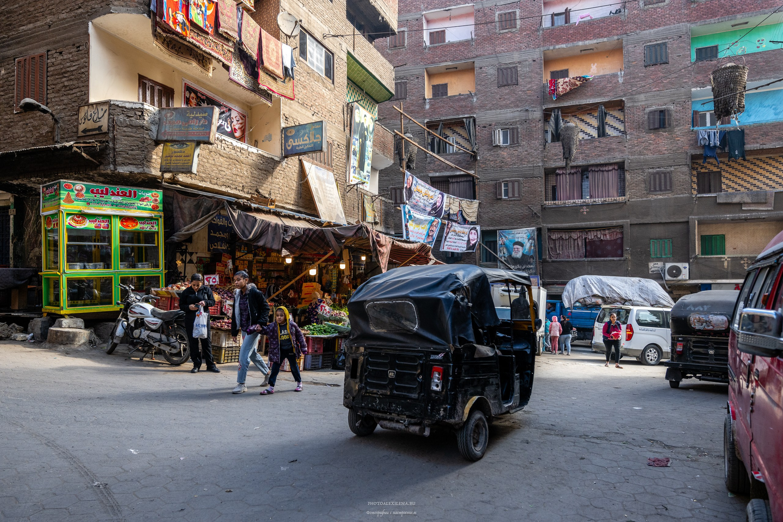 Пещерный монастырь и город мусорщиков. Авторские стильные фотокартины