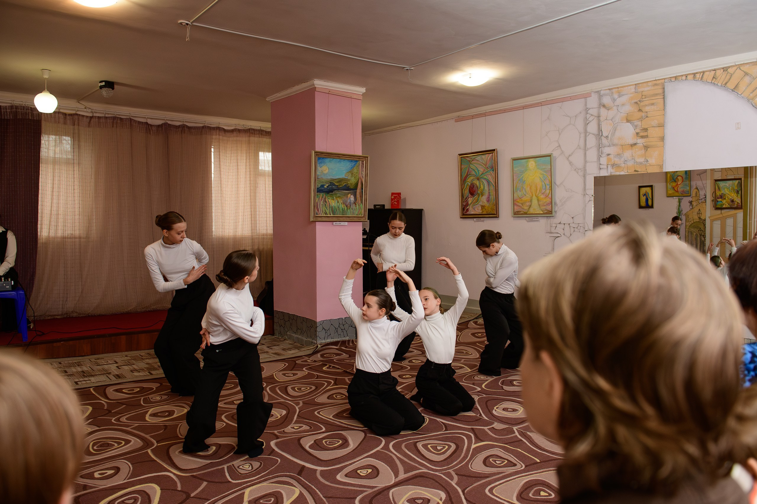 Выставка «Влюбленная в мир». Художница Татьяна Иванова-Гуляева. Семейный клуб «Открытый город»