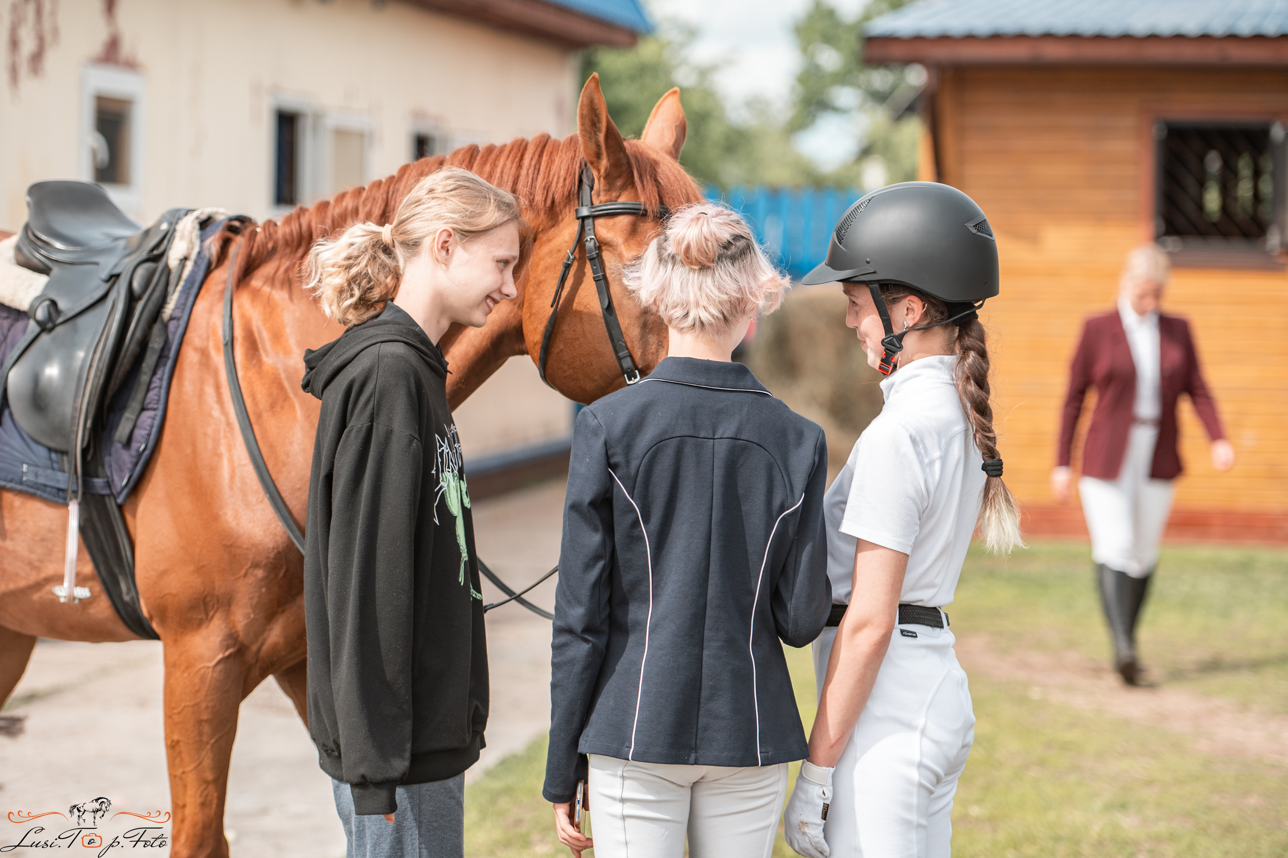 КК Резвая открытая тренировка, летний кубок. Конный и фотограф с животными в Твери Топталова Люся