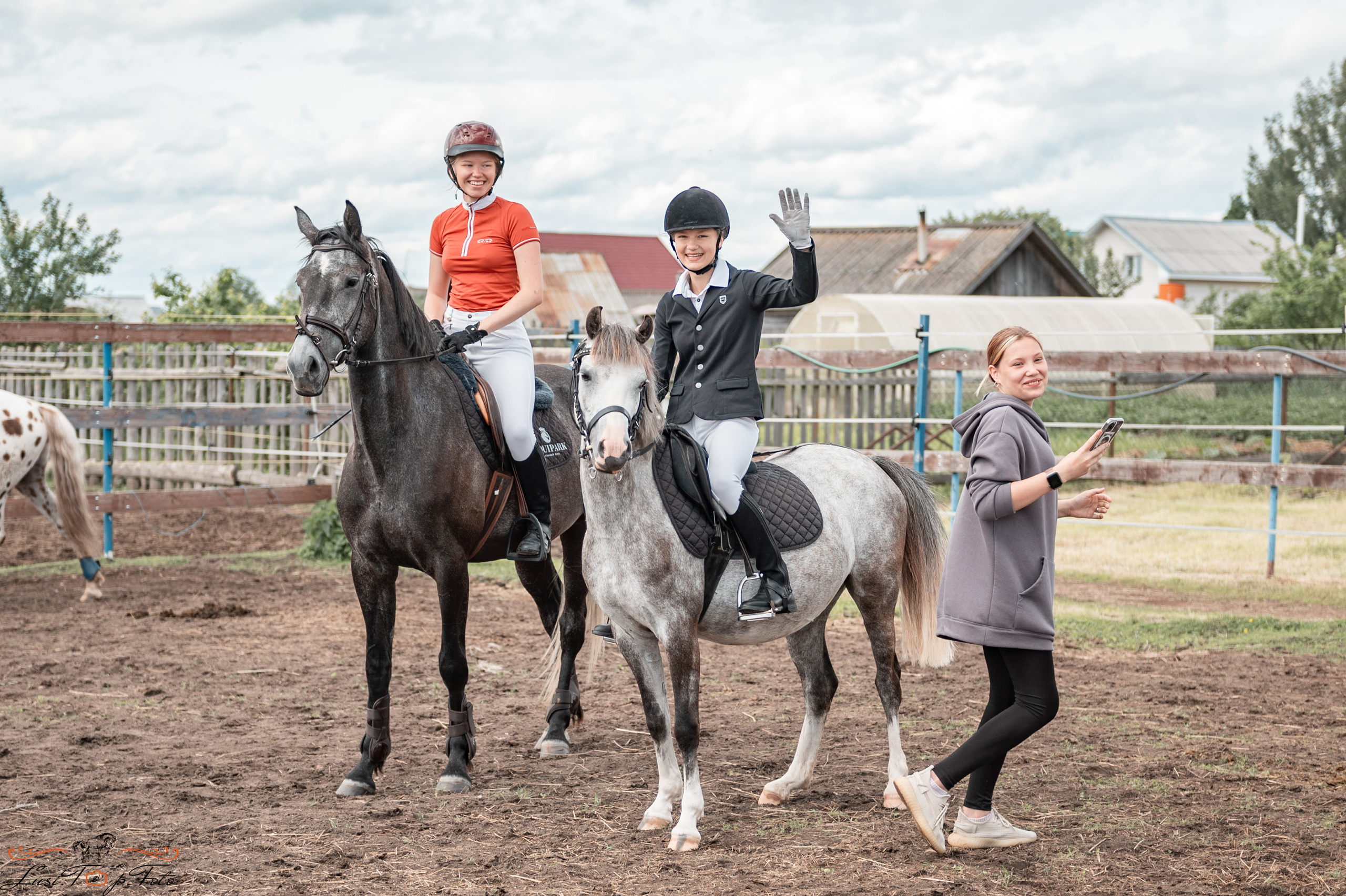 КК Резвая открытая тренировка, летний кубок. Конный и фотограф с животными в Твери Топталова Люся